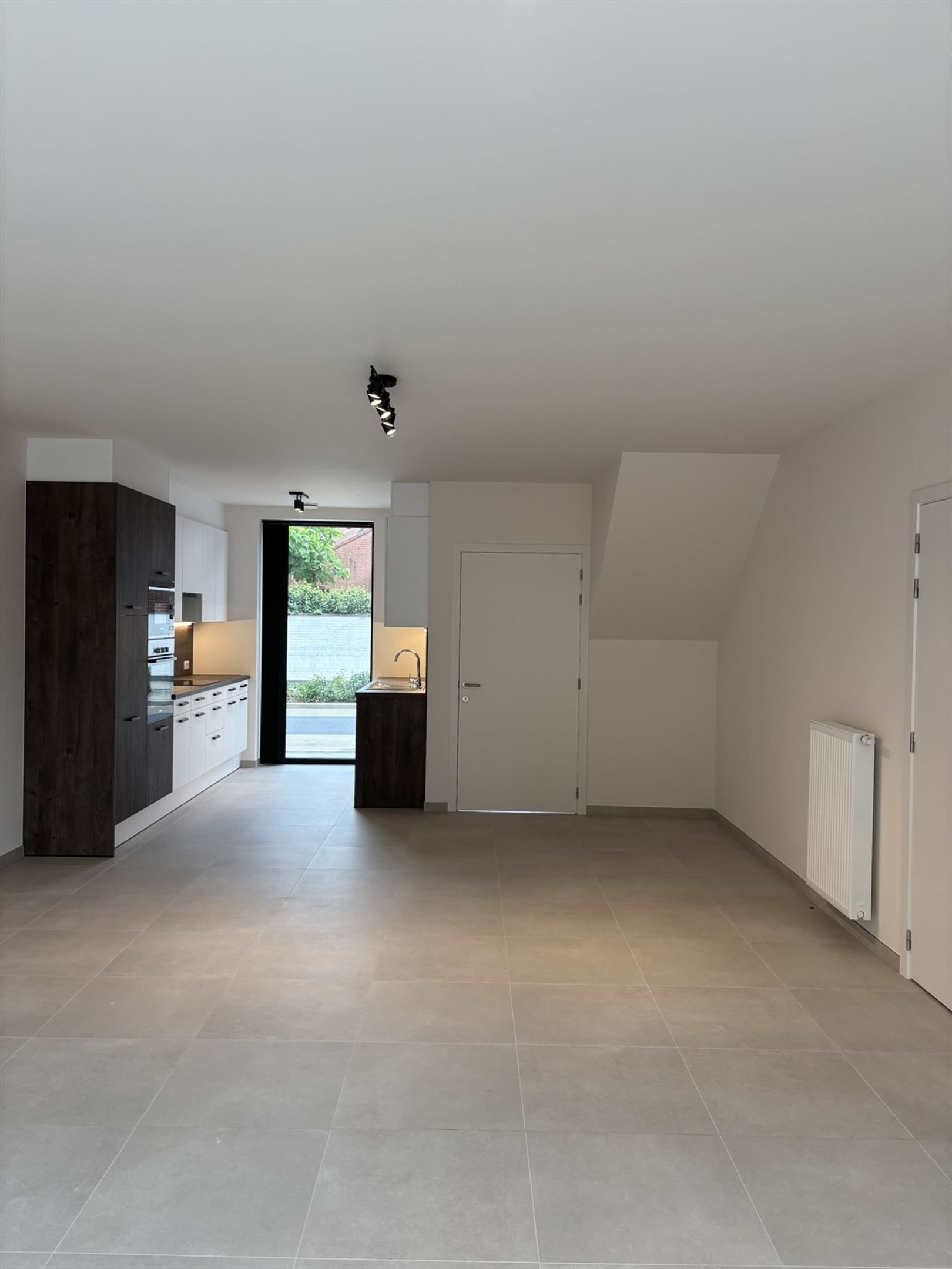 Stadswoning met 3 slaapkamers en carport foto 6