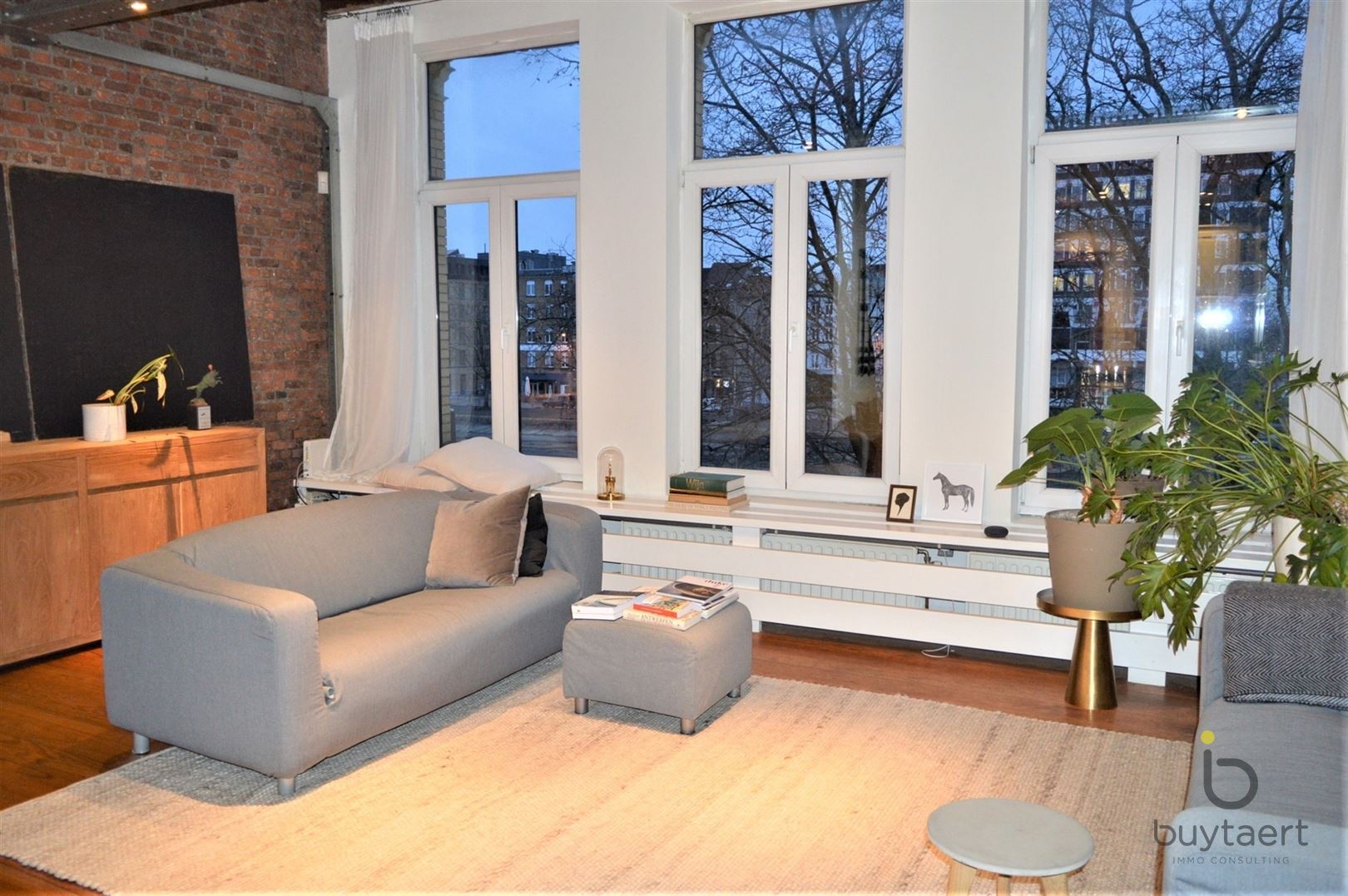 Karaktervol stadsappartement met één slaapkamer en dressing nabij de gezellige terrasjes in hartje Antwerpen! foto 4