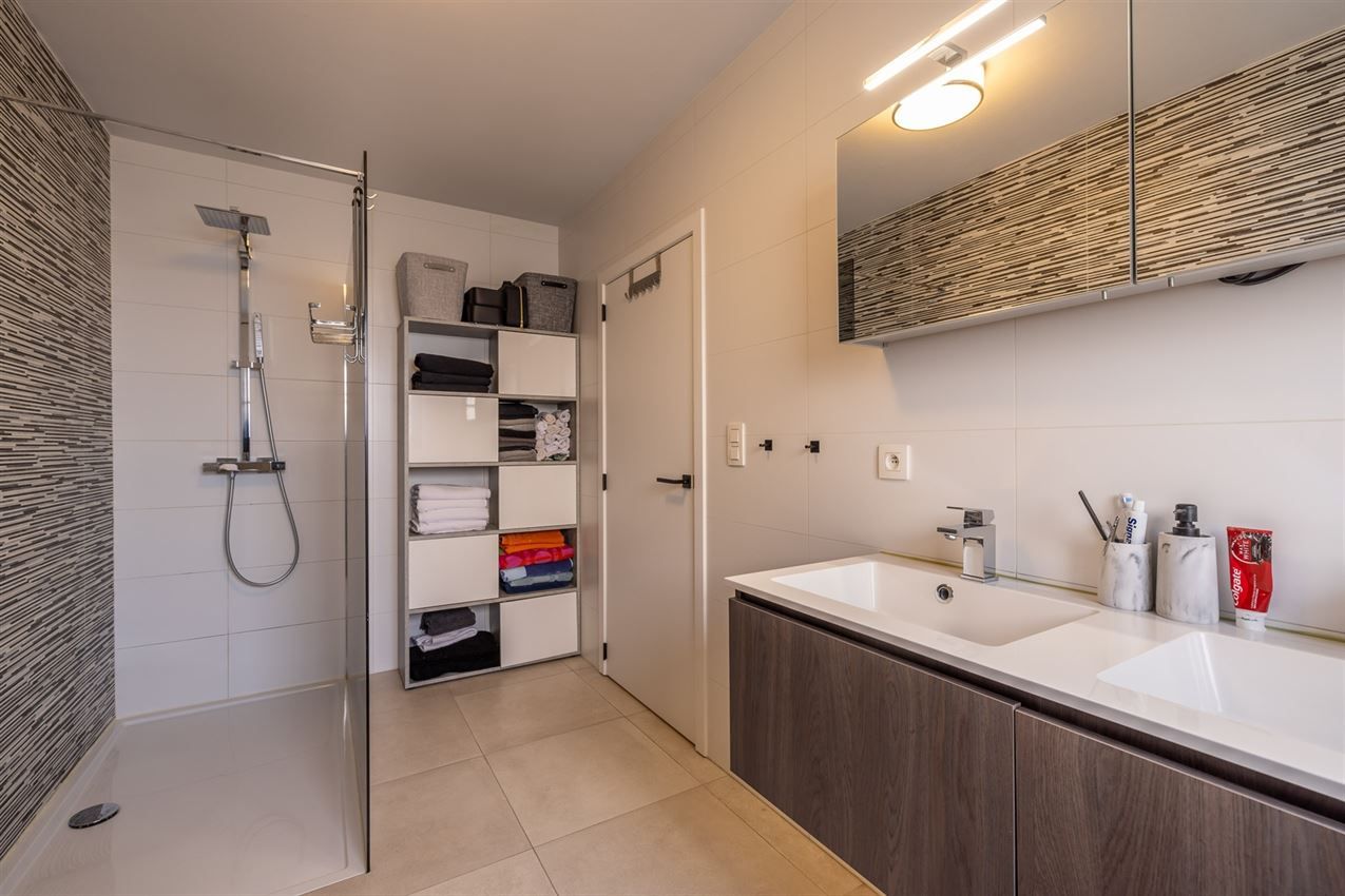 2 grote slk, 123m², hoogwaardige afwerking met tuintje en EPC A. foto 14