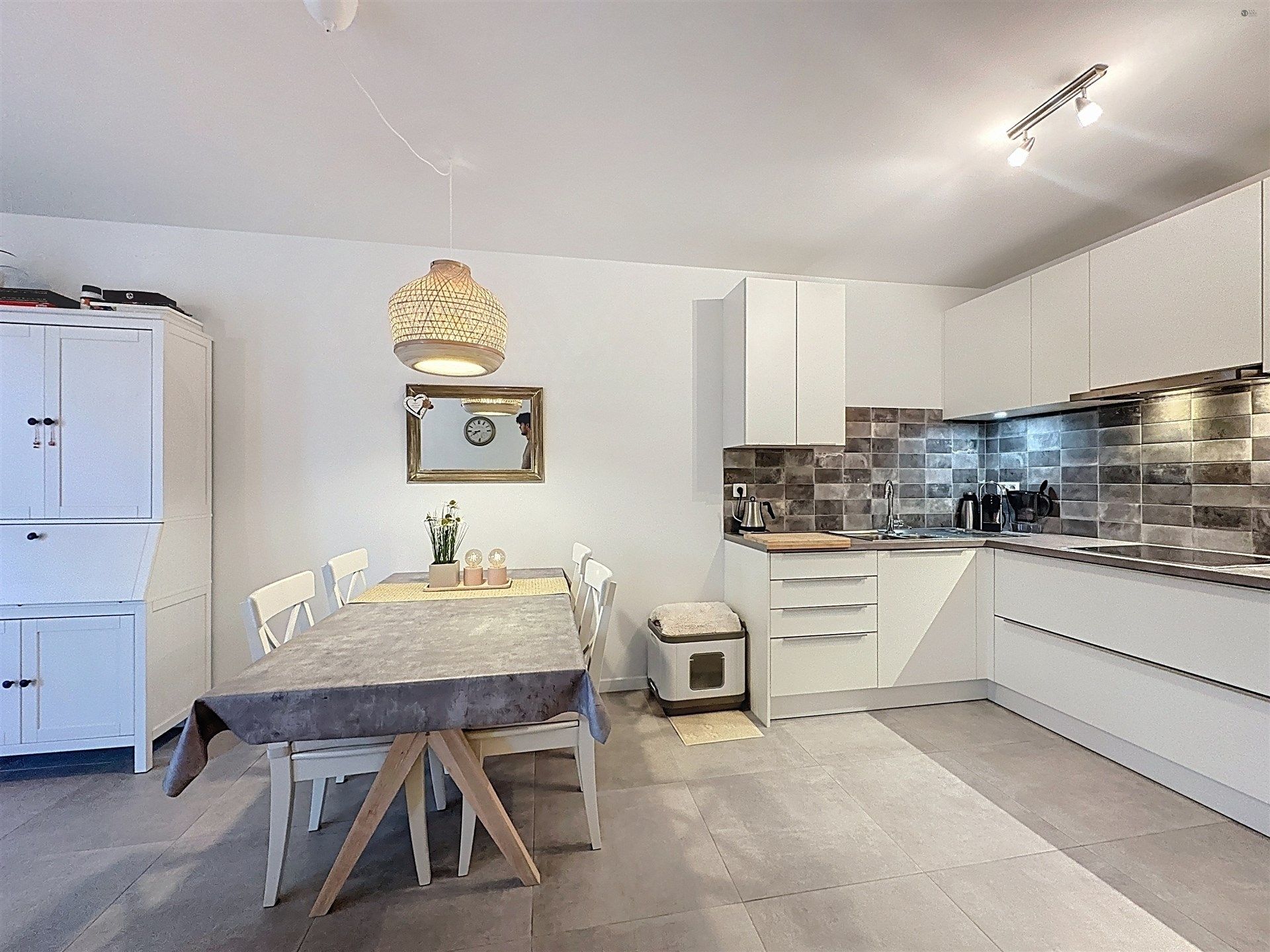 Energiezuinig appartement met staanplaats op toplocatie in Sint-Niklaas foto 2