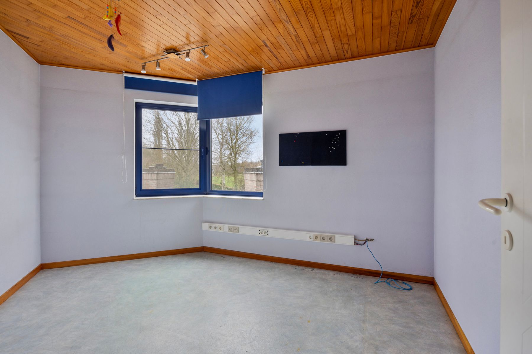 Ruime gezinswoning met 3 slaapkamers op een groot perceel foto 27