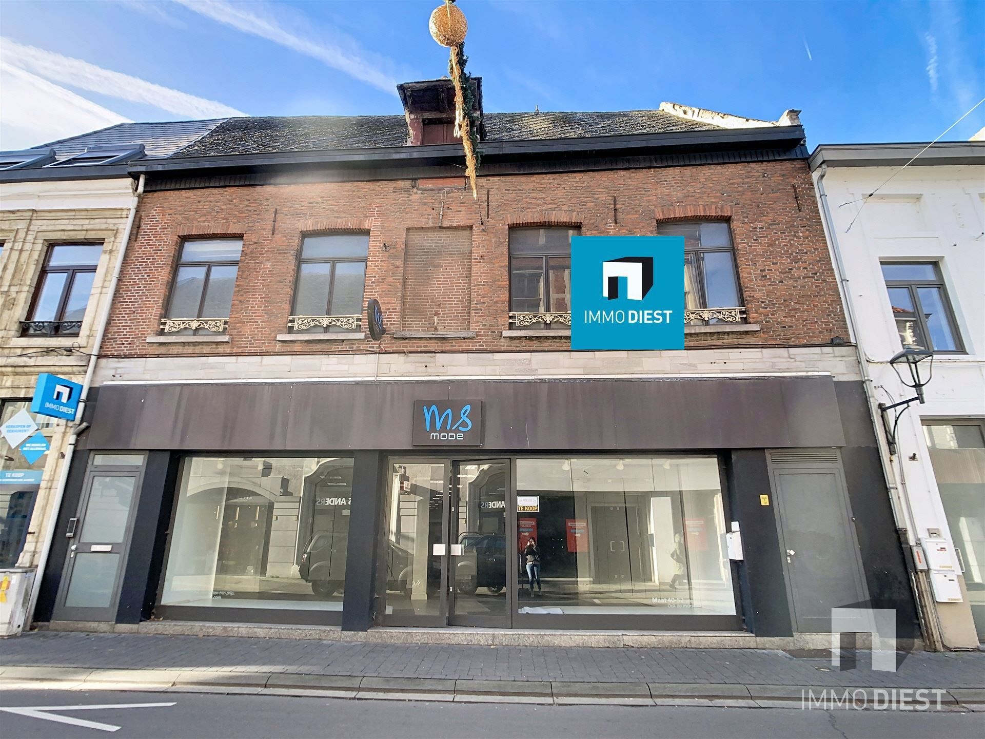 Handelspand met woonst – werken én wonen onder één dak voor slechts € 295.000 foto {{pictureIndex}}