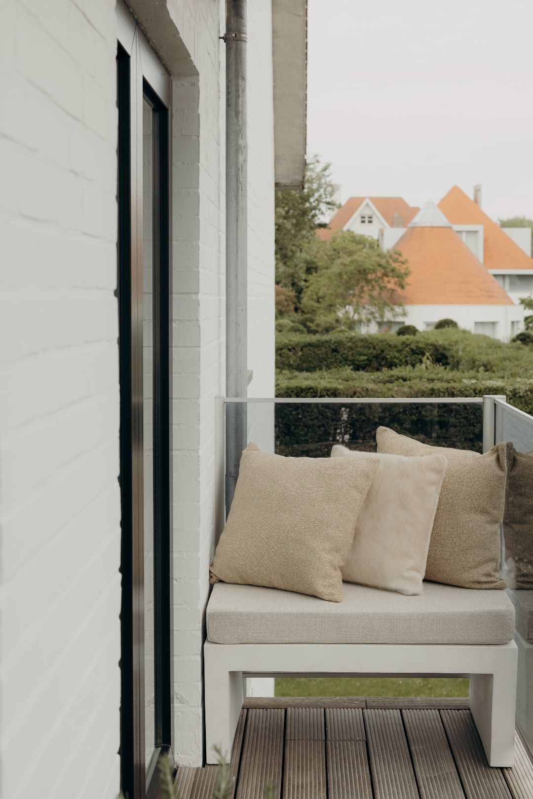 Prachtig vernieuwd appartement (130m²) met 3 volwaardige slaapkamers op 500meter van het strand te Duinbergen. Alle meubelen en kunstwerken zijn inbegrepen in d foto 25