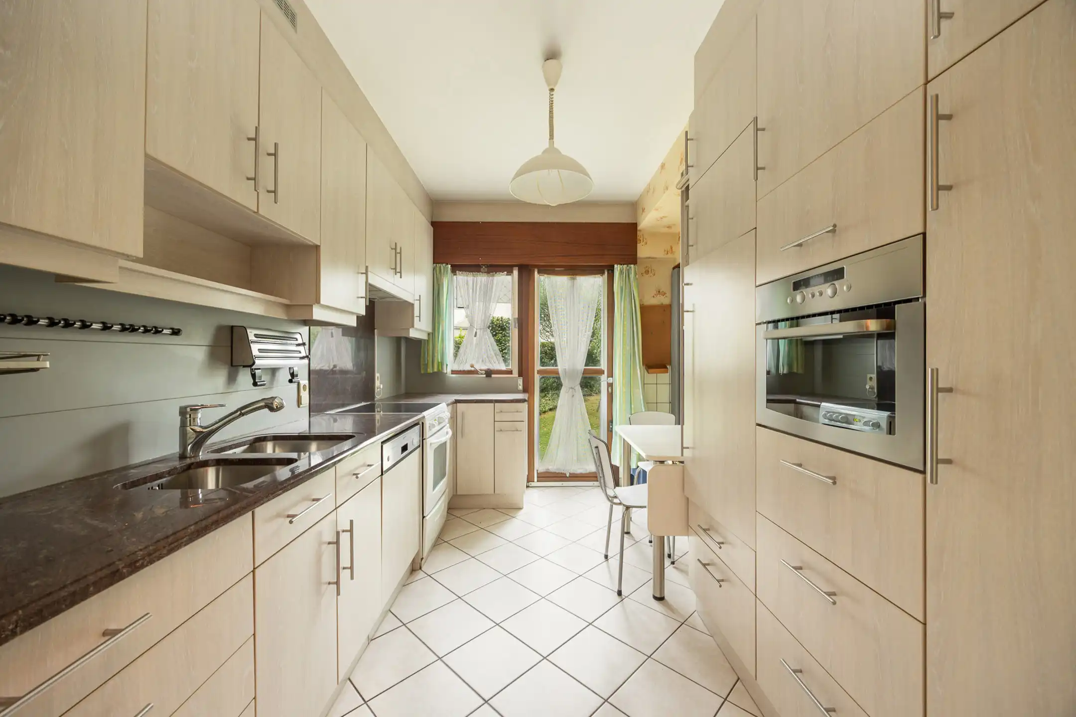 Gelijkvloers appartement met drie slaapkamers en terras foto 8