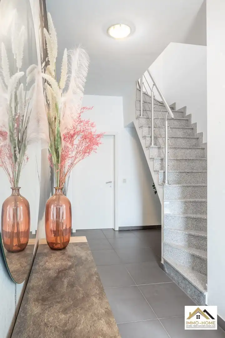 Gerenoveerde ruime woning nabij centrum van Lokeren foto 16