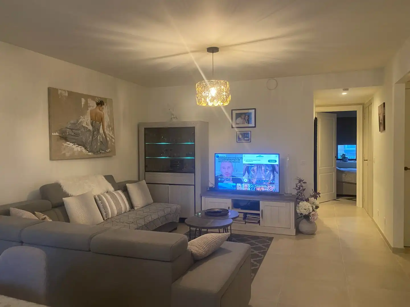 Een appartement met 2 slaapkamers en terras. foto 2