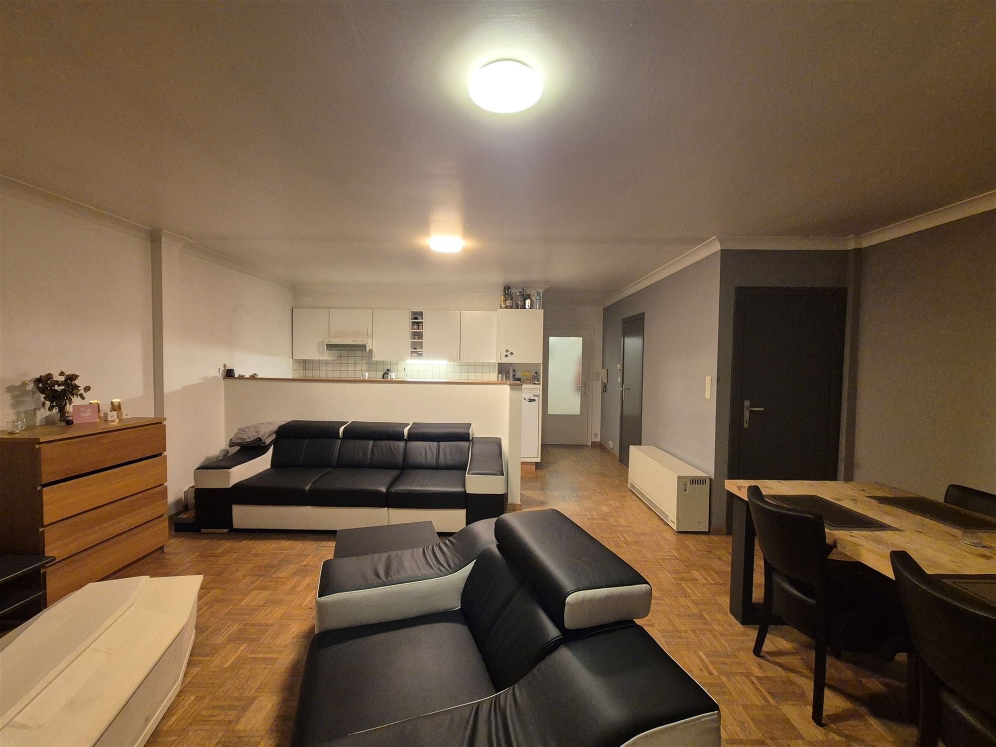 Centraal gelegen appartement met 2 slaapkamers. foto 5