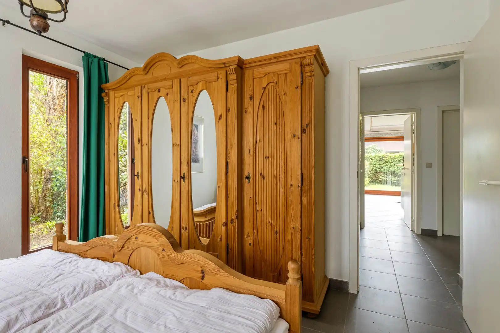 Ruim gelijkvloers appartement met grote tuin in een residentiële wijk ! foto 22