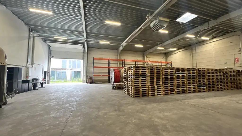 Functioneel bedrijfspand te huur in industriepark E17/4 te Lokeren foto 4