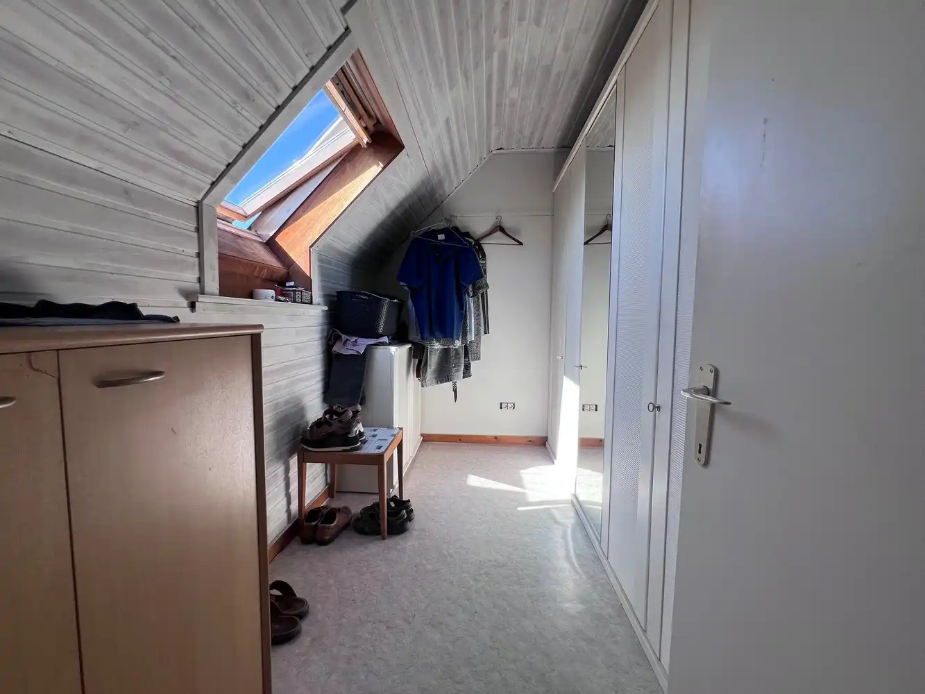 Ruime villa met 5 slaapkamers en loods foto 6
