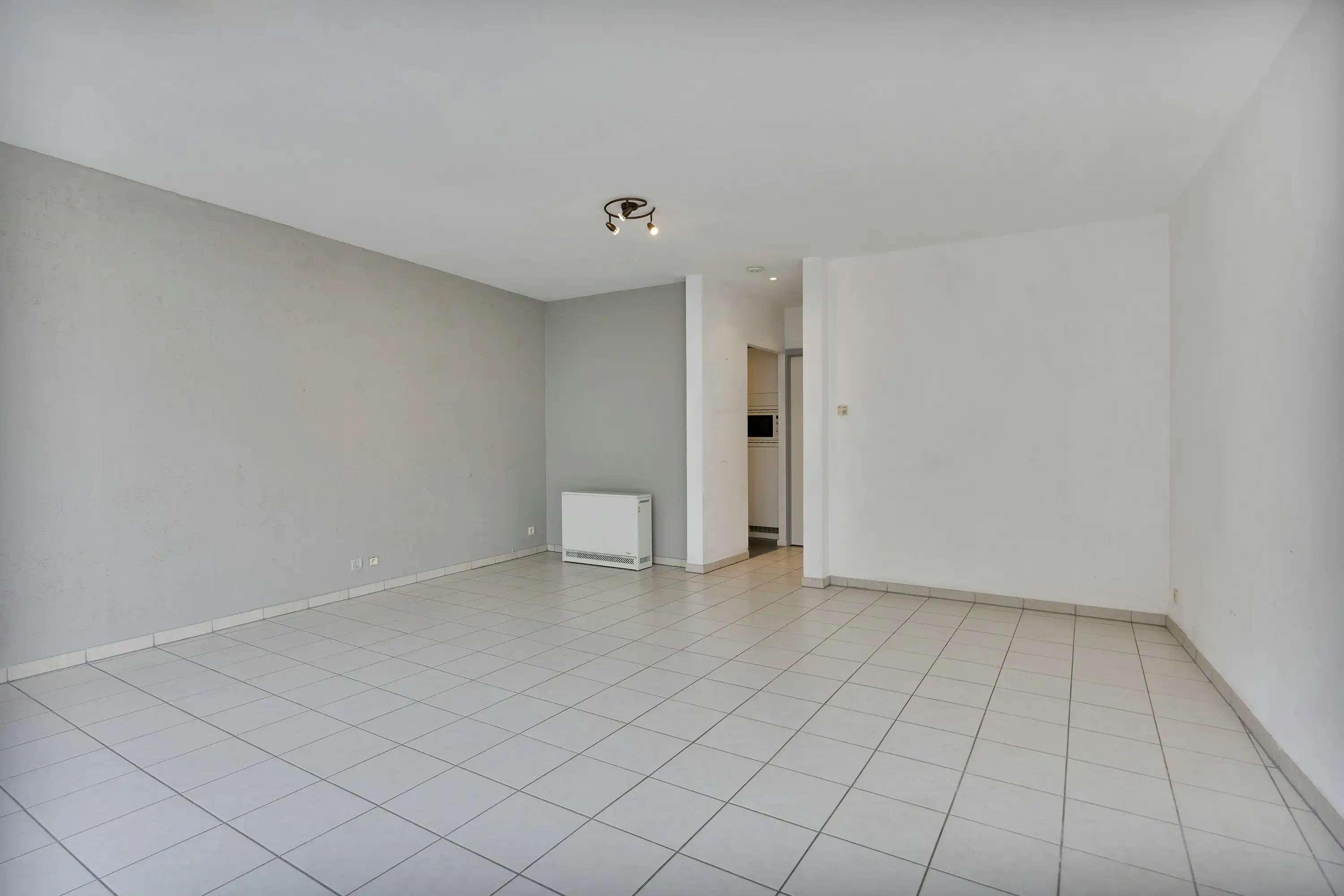 Instapklaar gelijkvloers appartement met gemeenschappelijke tuin en fietsenberging in hartje Kapellen! foto 6