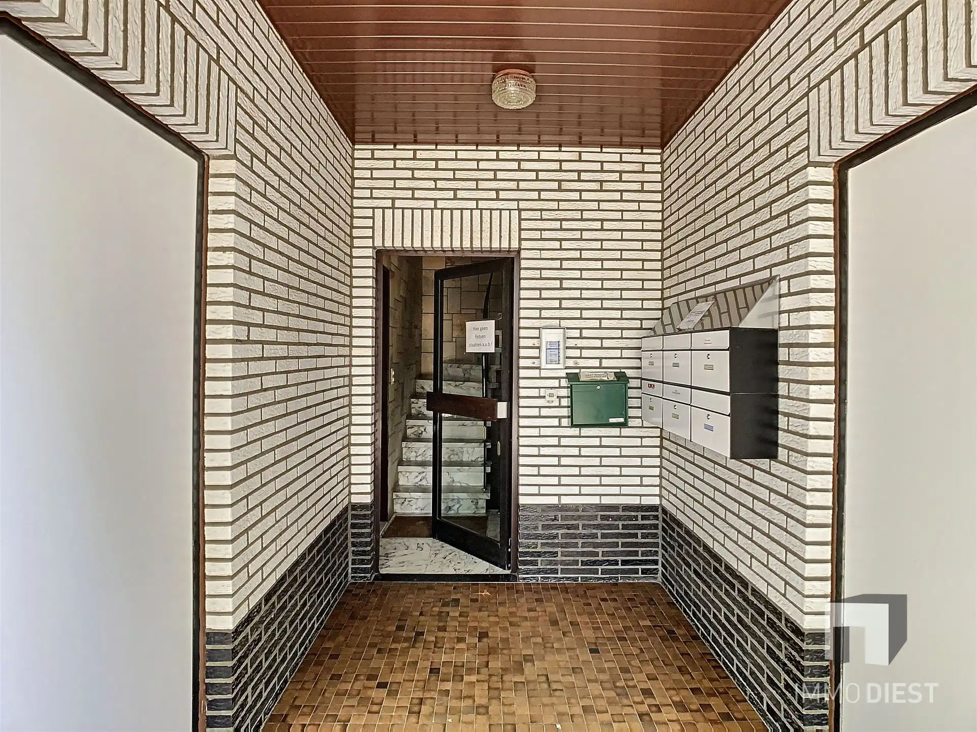 Gerenoveerd appartement met twee slaapkamers in het hartje van Hulst (Tessenderlo) foto 2