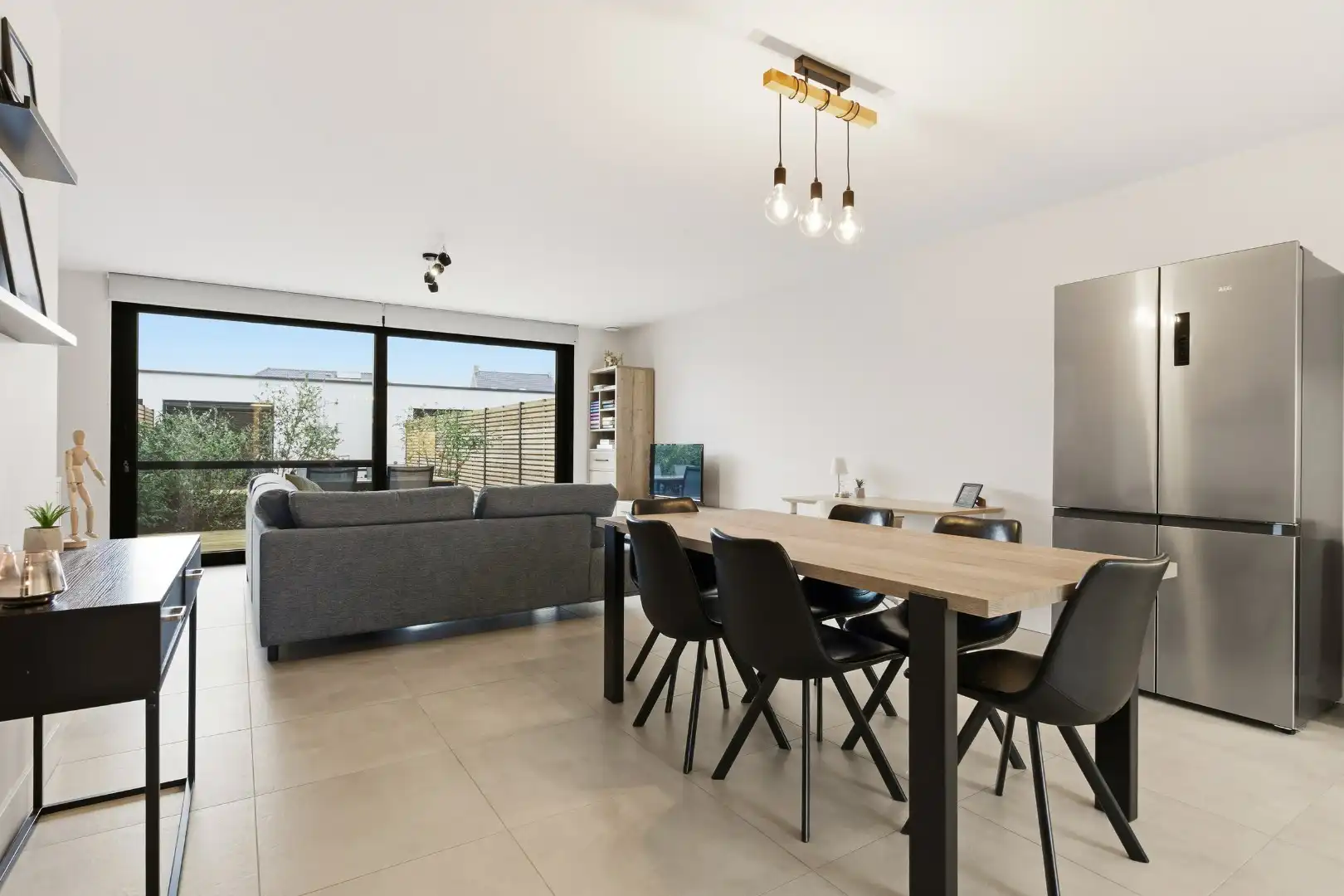 Woning met 4 kamers, 2 badkamers en 2 garages foto 5