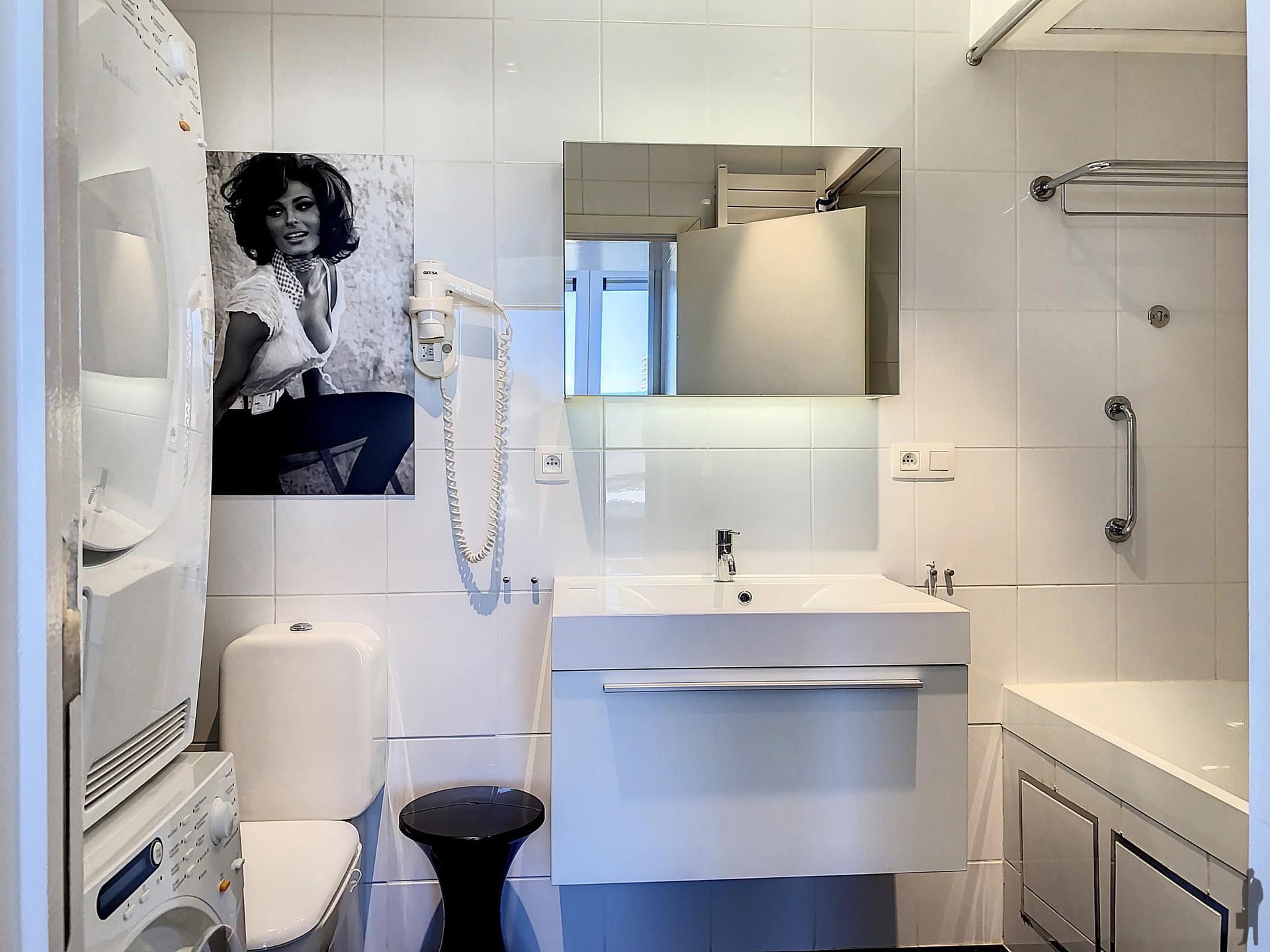 Mooie gemeubelde studio te huur in hartje Antwerpen! foto 5