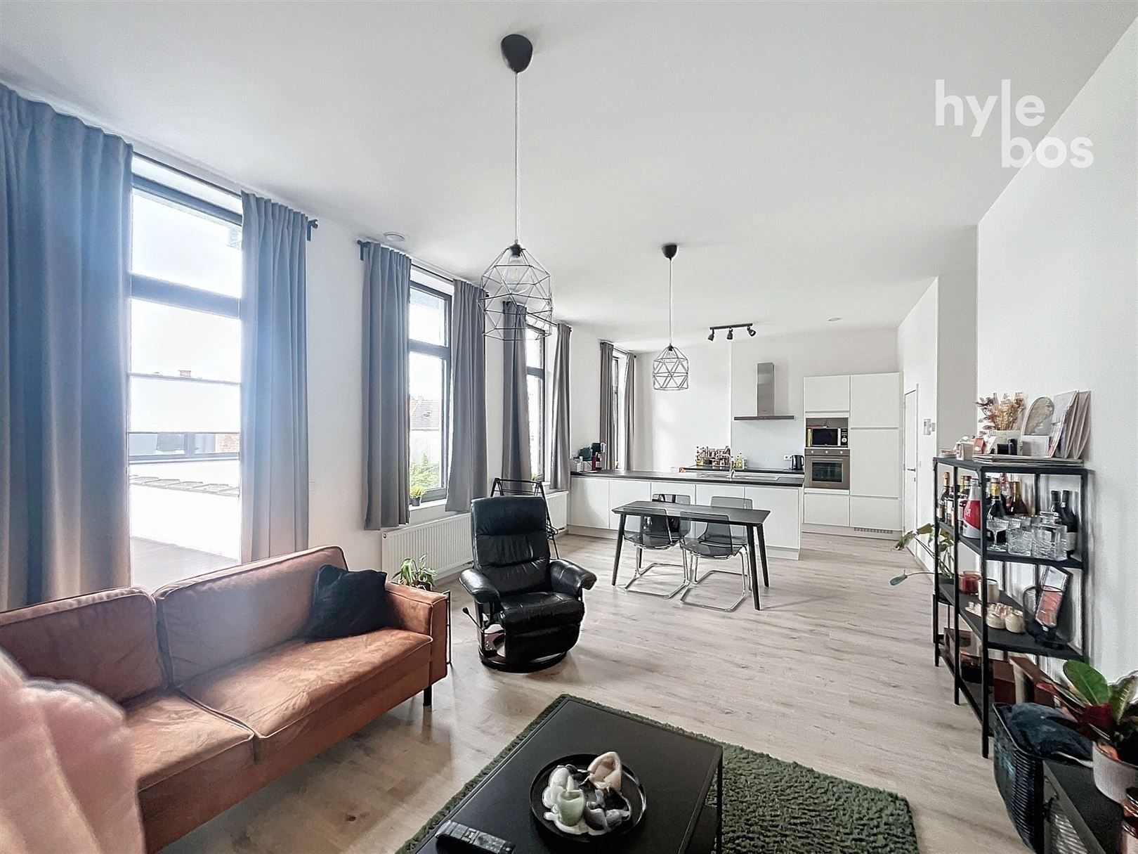 Instapklaar 2 slaapkamer appartement met ruim terras foto 3