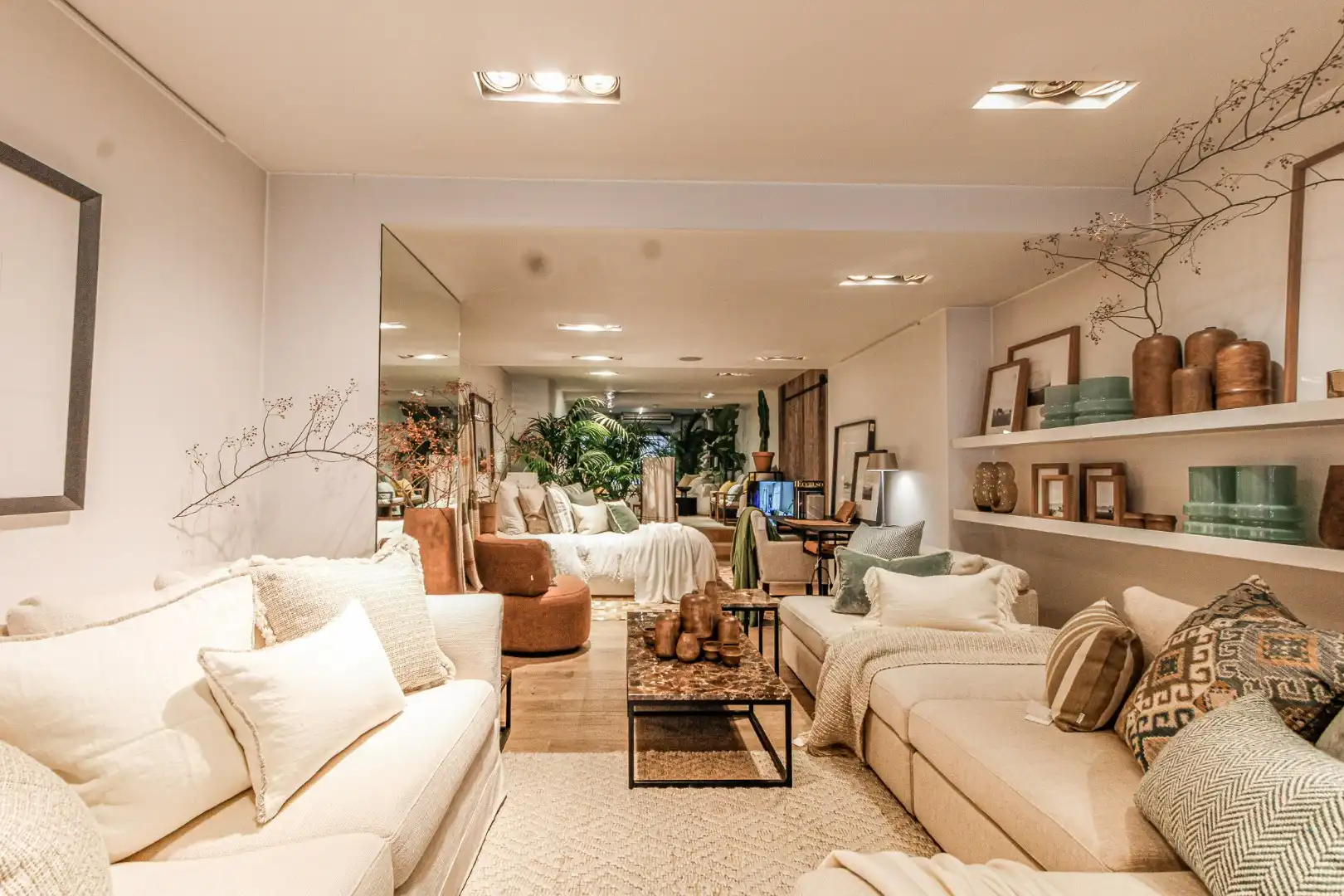 Verhuurde winkel te koop Zeedijk Zoute Knokke foto {{pictureIndex}}