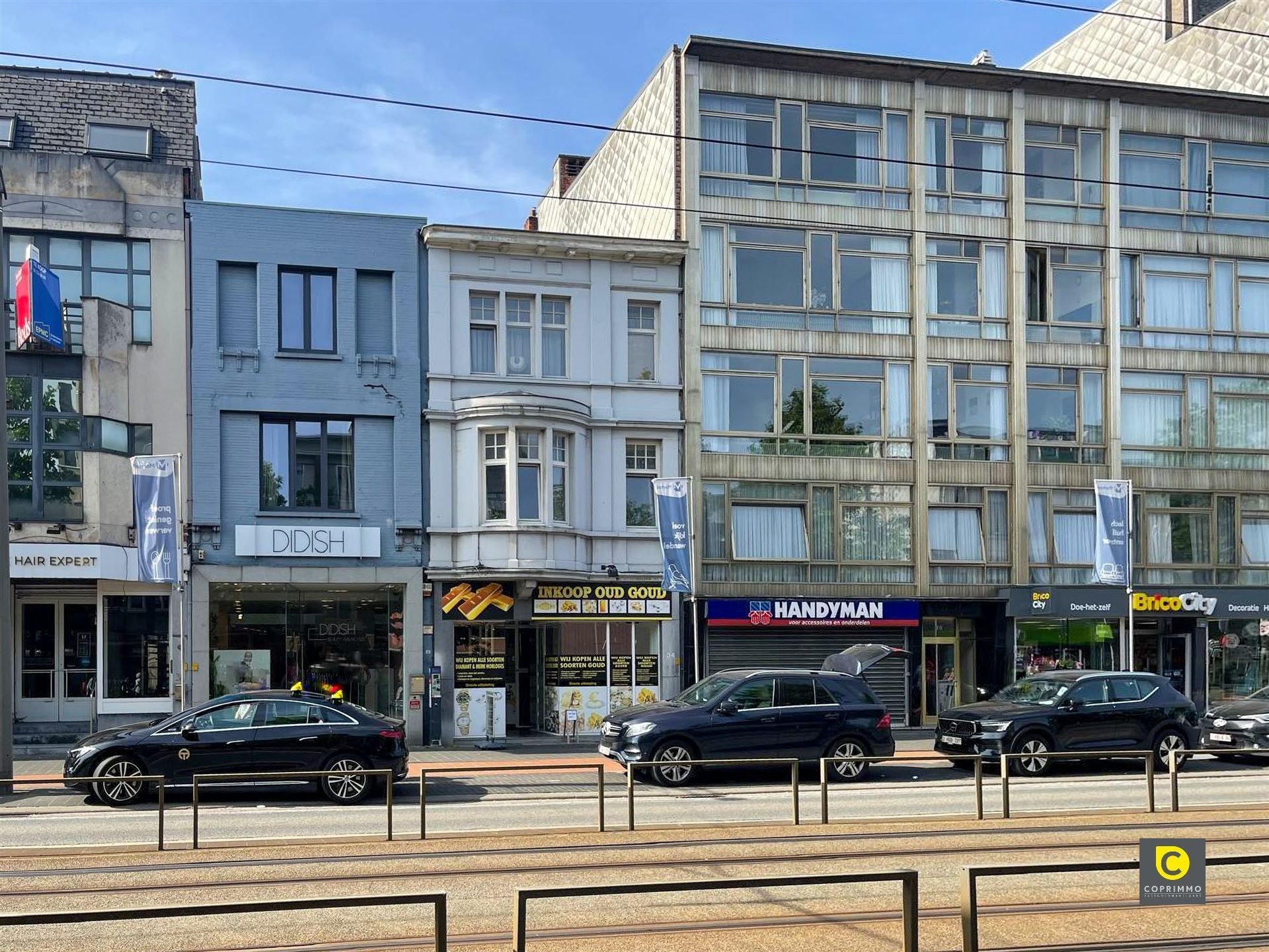 Opbrengsteigendom met 2 app en handelsruimte foto {{pictureIndex}}