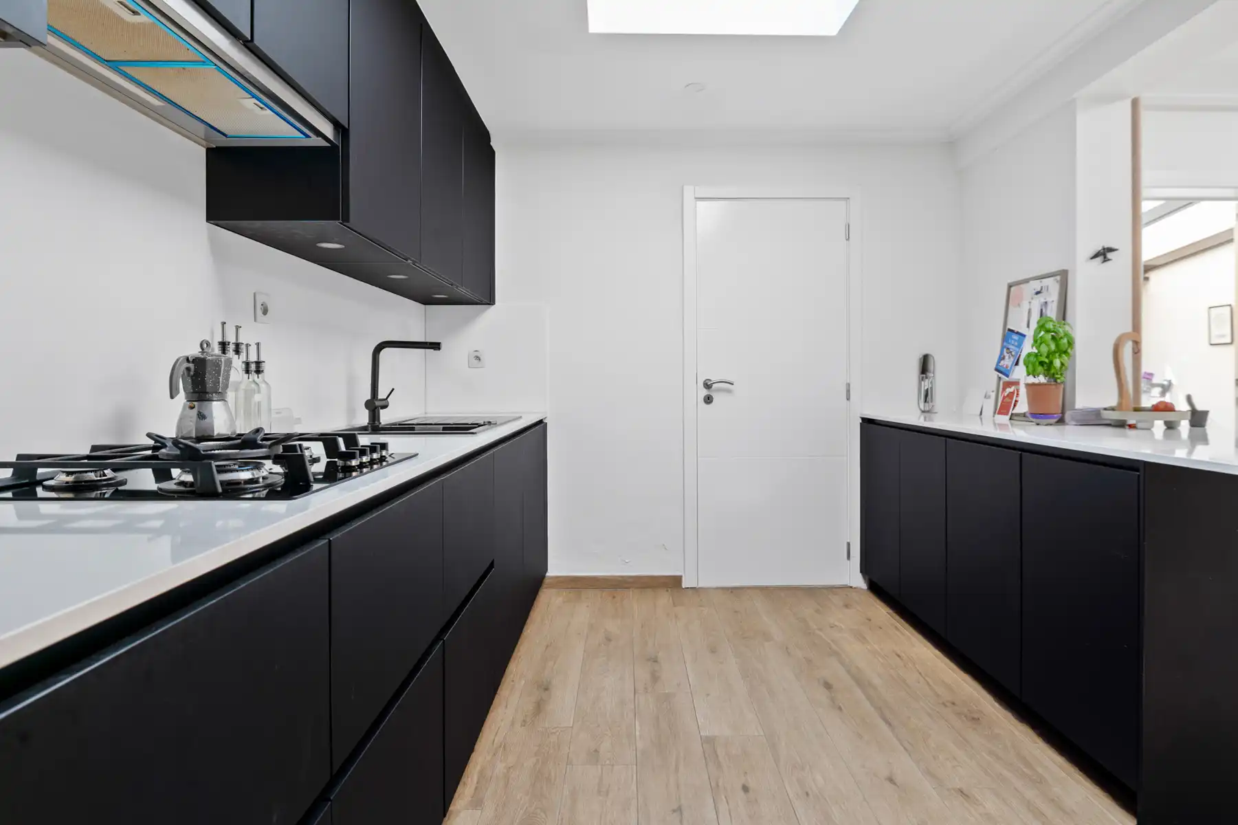 Prachtige ééngezinswoning met 4 SLK en gezellige stadstuin foto 3