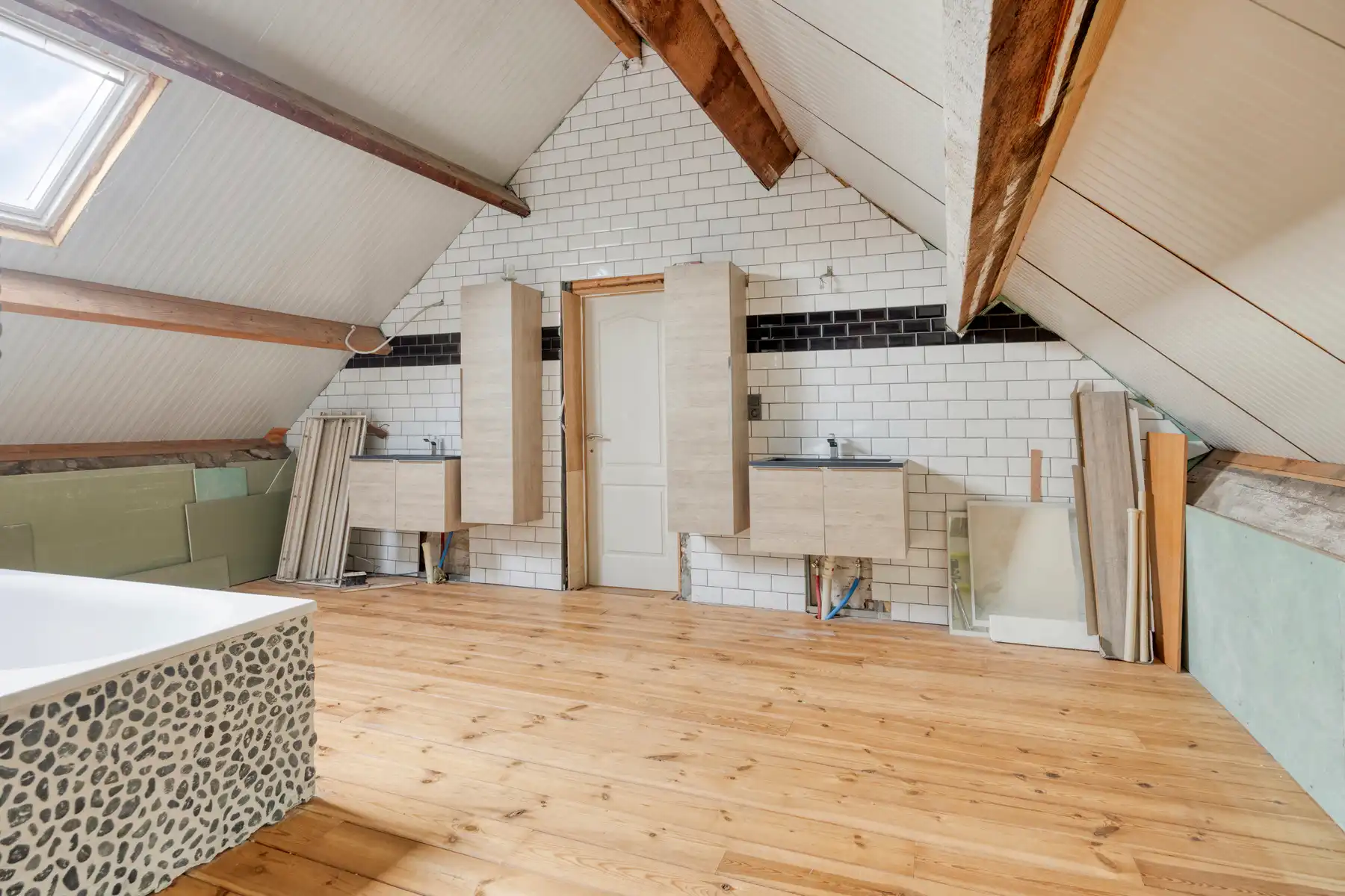 Ruime woning met 4 slaapkamers en loods  foto 19