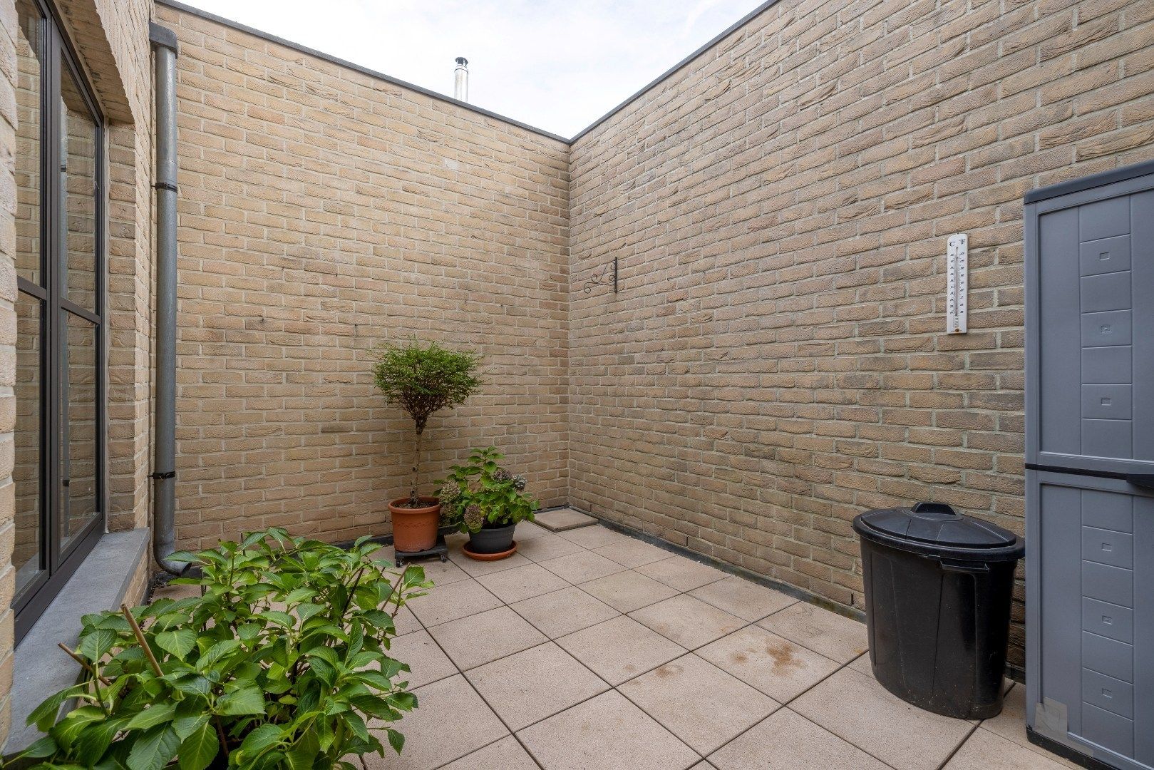 Ruim gelijkvloers 2 slk app met terras en garage foto 13