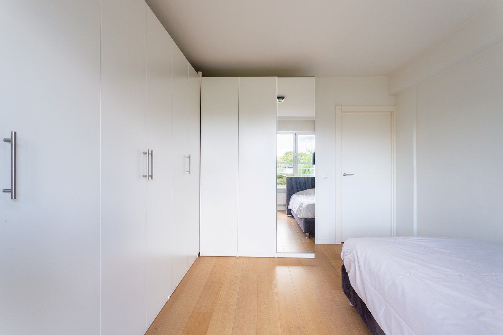 Gerenoveerd appartement met 2 terrassen foto 19