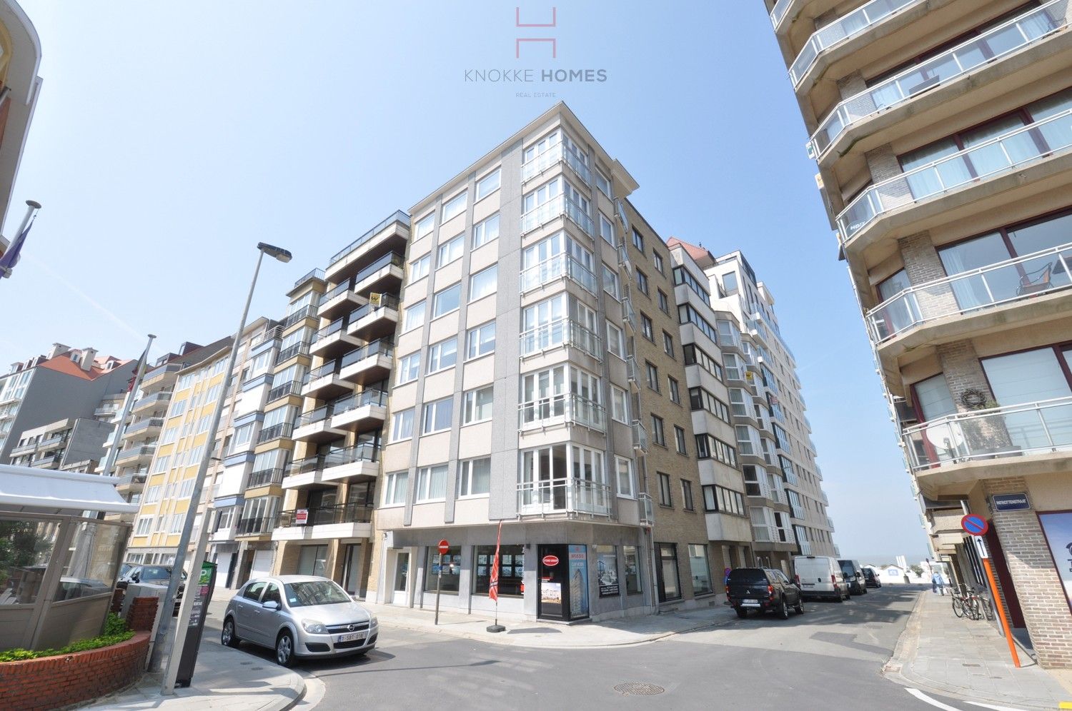 Vernieuwd appartement met zuidgericht terras vlakbij het strand in Duinbergen foto 2