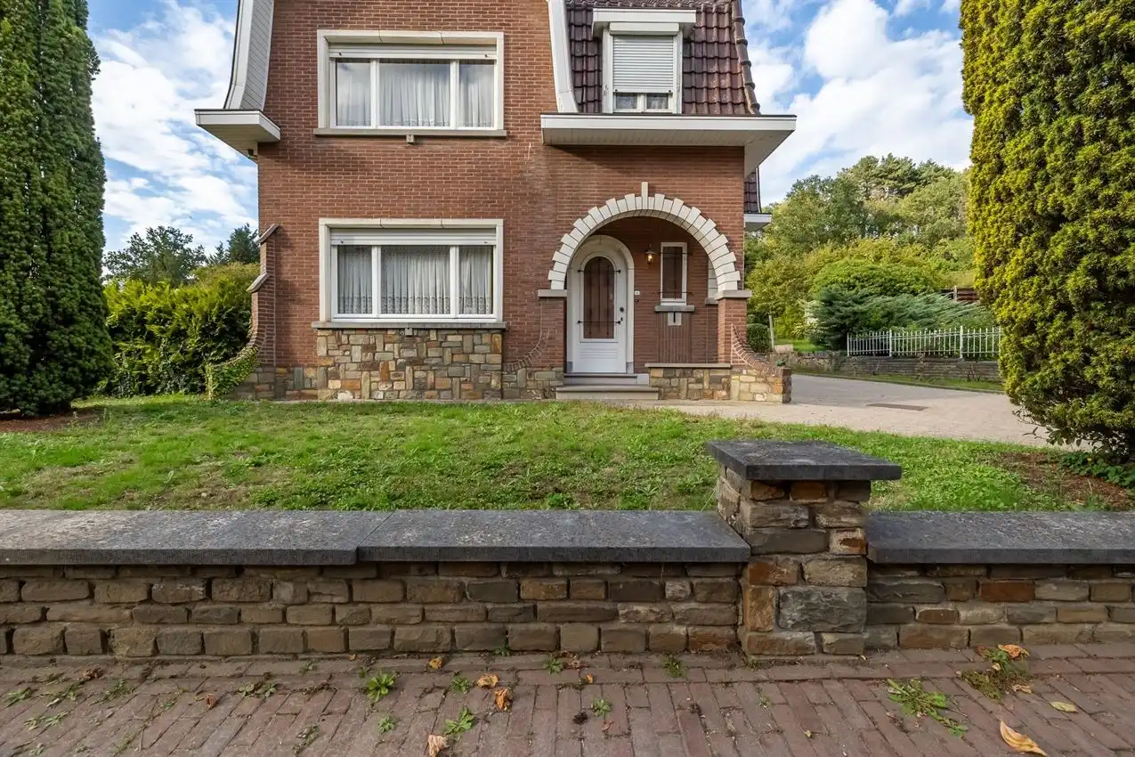 Karaktervolle vrijstaande woning met uitbreidingspotentieel in centrum foto 8