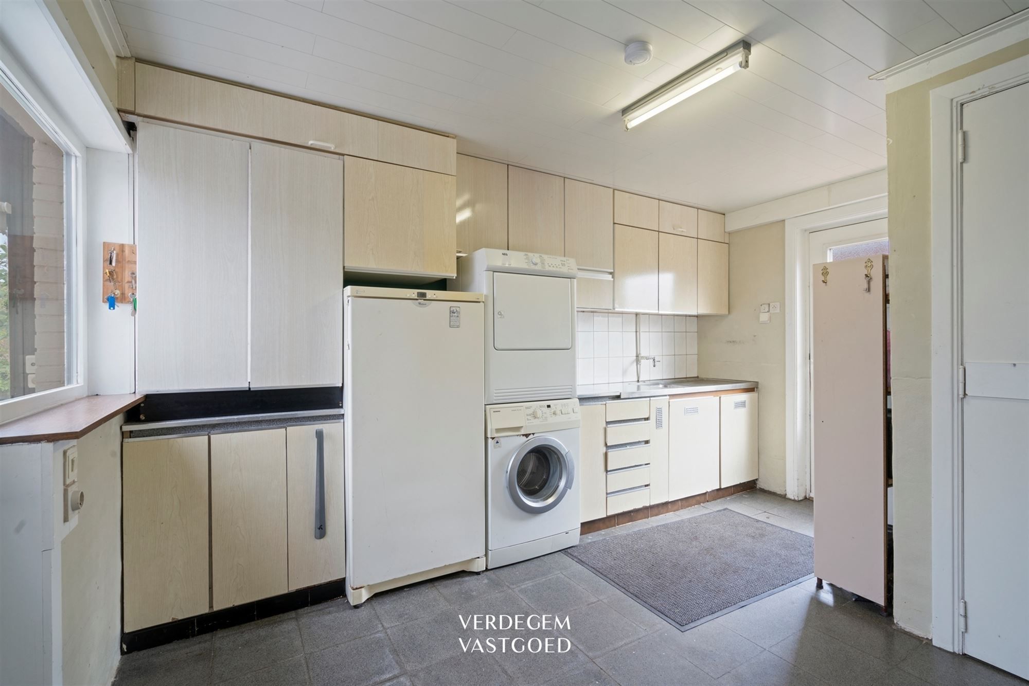 Knusse woning met 4 slaapkamers, grote tuin en atelier/garage van 169m² foto 9