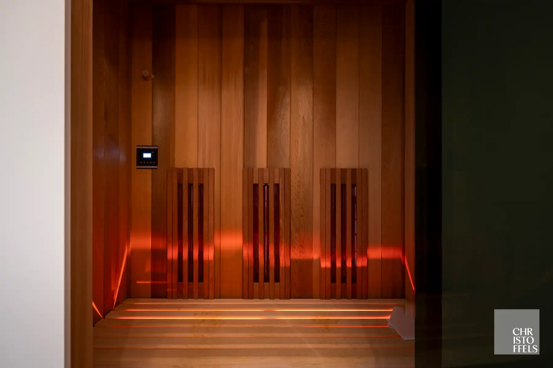 Multifunctioneel gebouw met 2 wooneenheden, kantoor en showroom op een perceel van 2.074 m²! foto 18