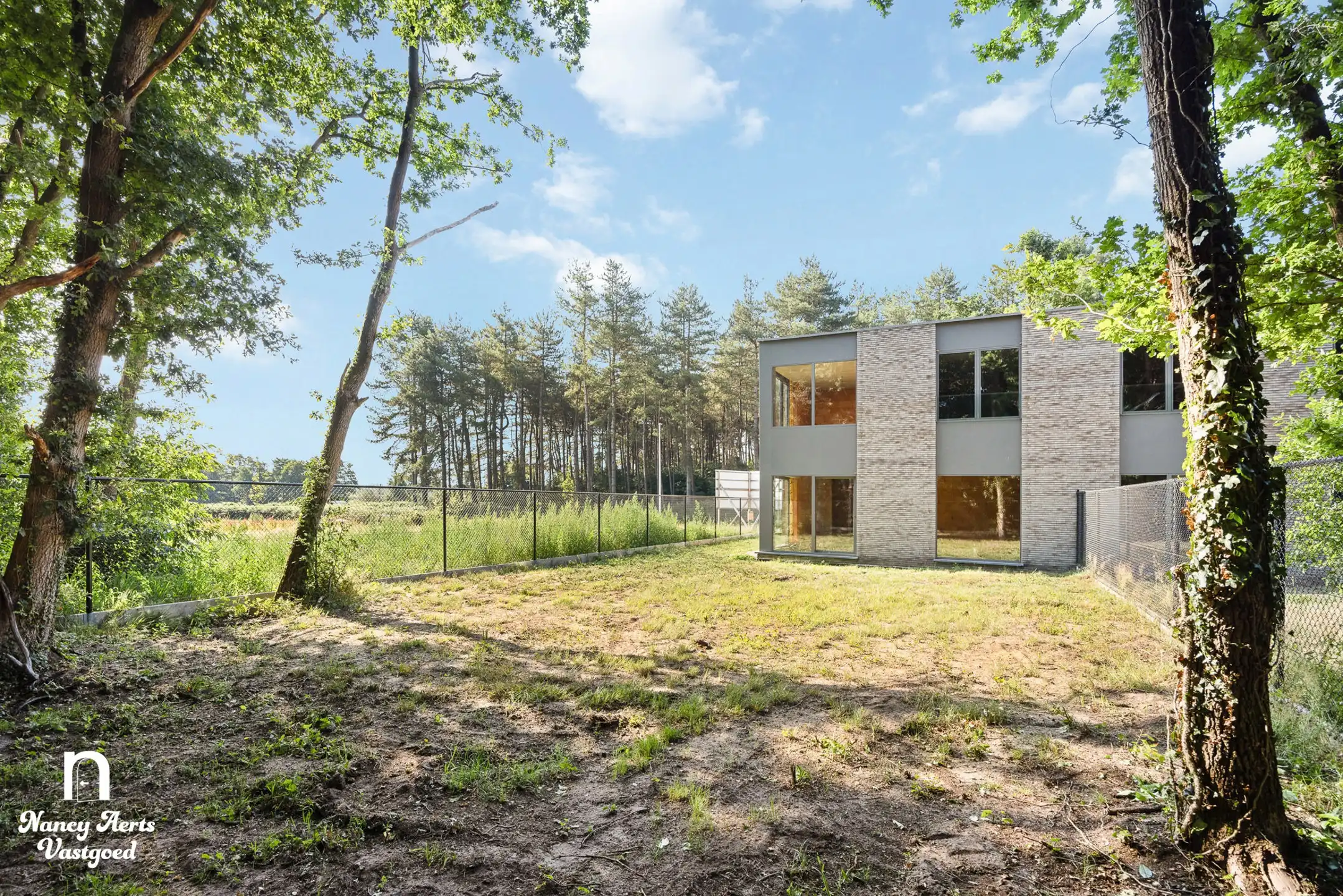 Moderne gezinswoning met tuin en afwerking naar eigen smaak foto 13