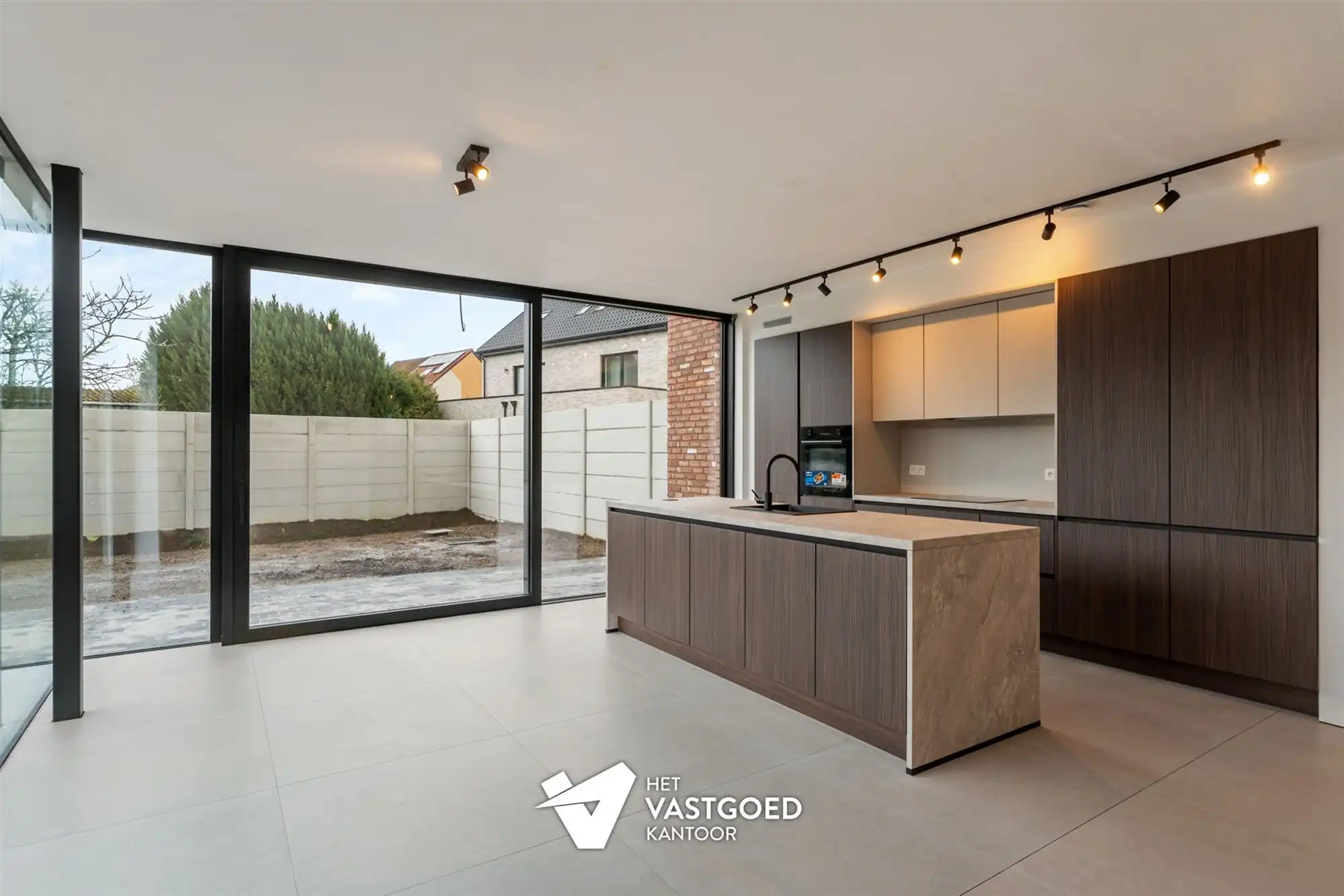 VOLLEDIG AFGEWERKTE NIEUWBOUWWONING OP CENTRALE LIGGING TE BERINGEN foto 5