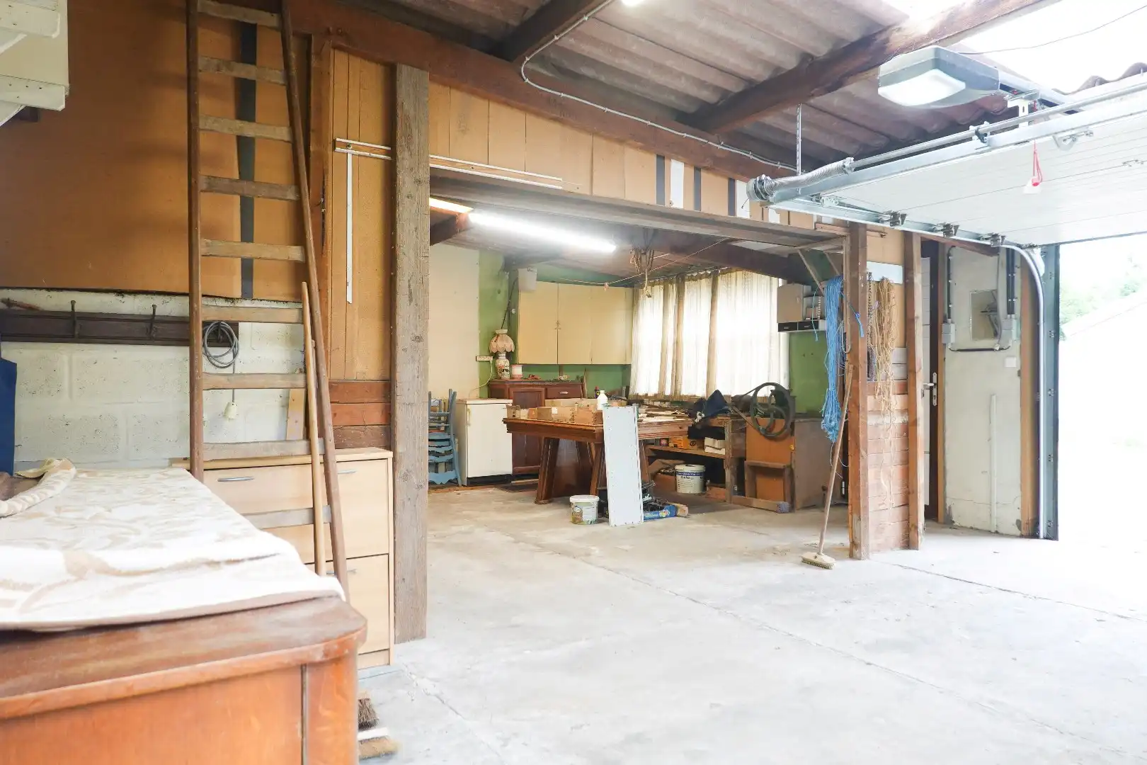Charmante vrijstaande woning met 5 slaapkamers, ruime tuin en grote garage foto 26