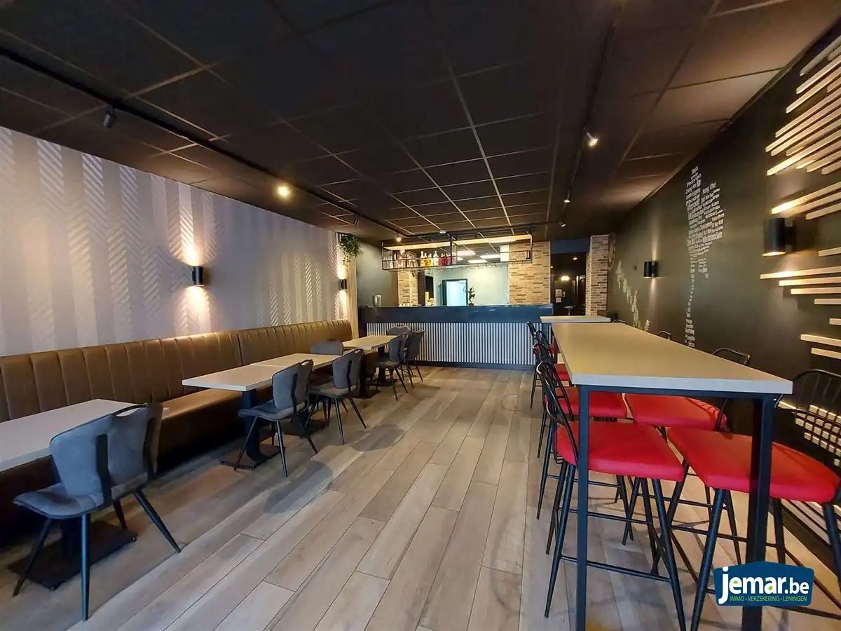 Handelspand met woonst en achteringang op de Pauwengraaf  foto 4