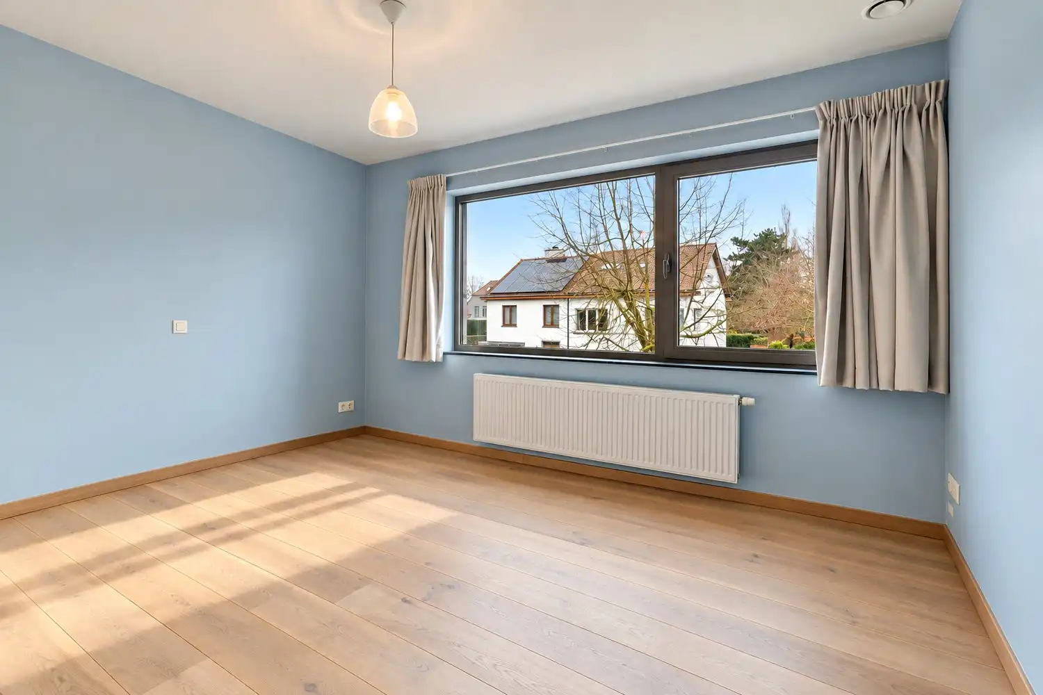 Groot zonnig duplex dakappartement met drie terrassen, twee slaapkamers, twee badkamers en parking. foto 14