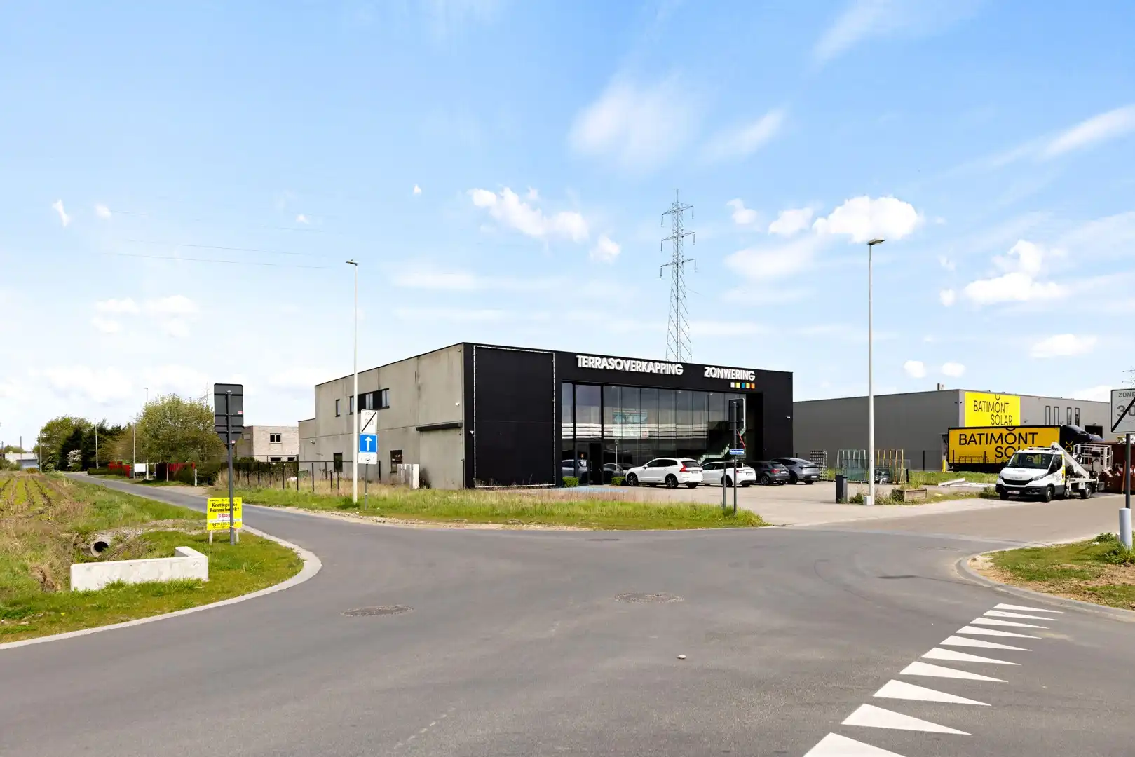 Polyvalent bedrijfsgebouw op strategische locatie te koop foto 2