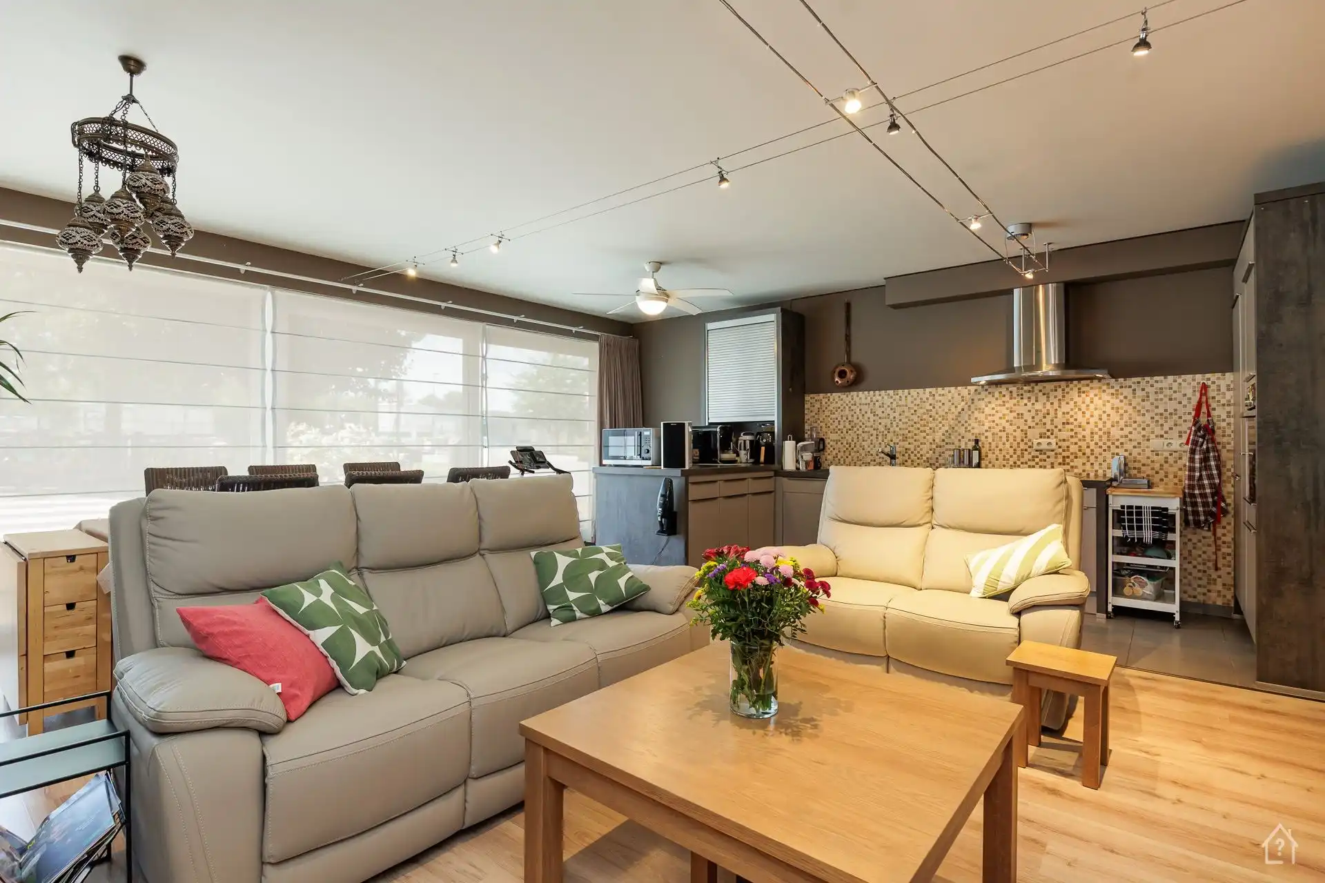 Gelijkvloers 3 Slaapkamer Appartement met parkeerplaats foto 5
