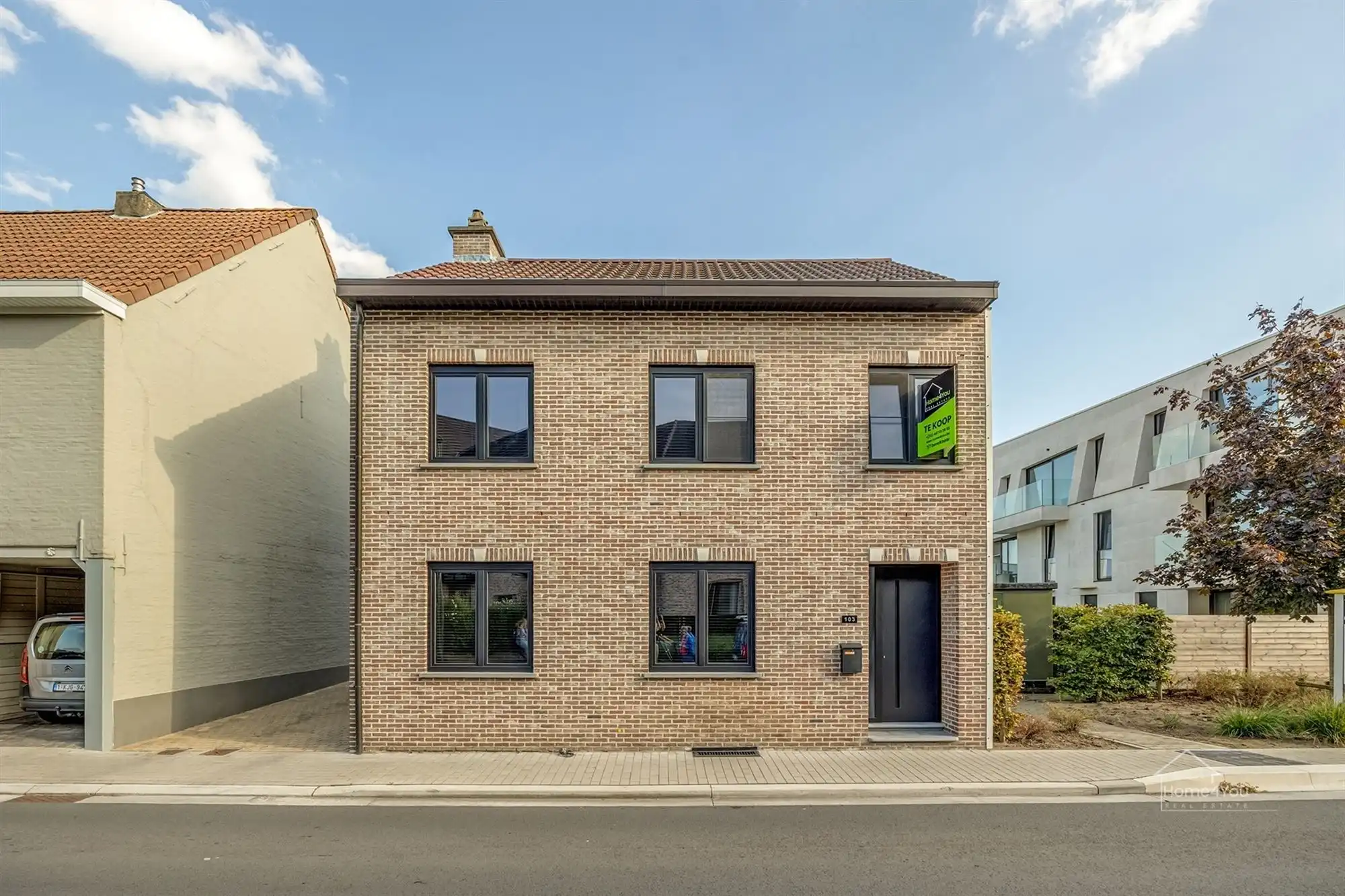 Prachtige woning met 4 slpk en een showroom in Bornem! foto {{pictureIndex}}