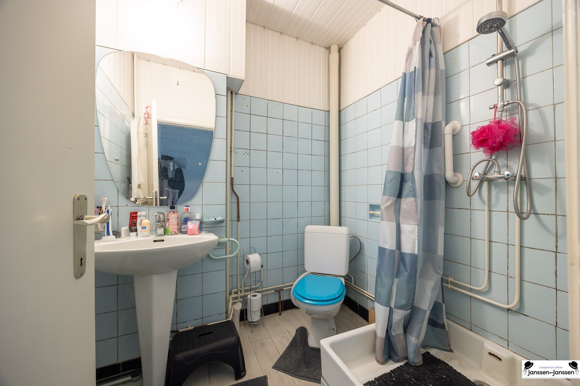 Ruime woning met 4 slaapkamers in een gezellige wijk in Merksem! foto 17
