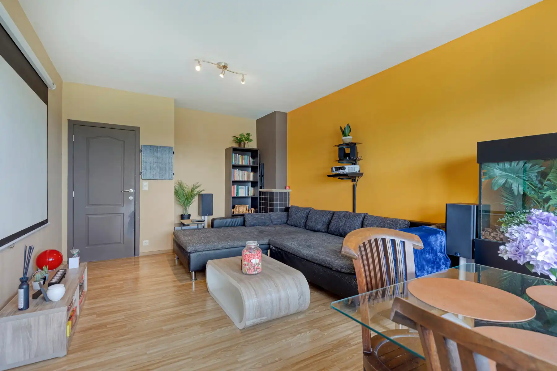Lichtrijk appartement met 2 slaapkamers en terras foto 4