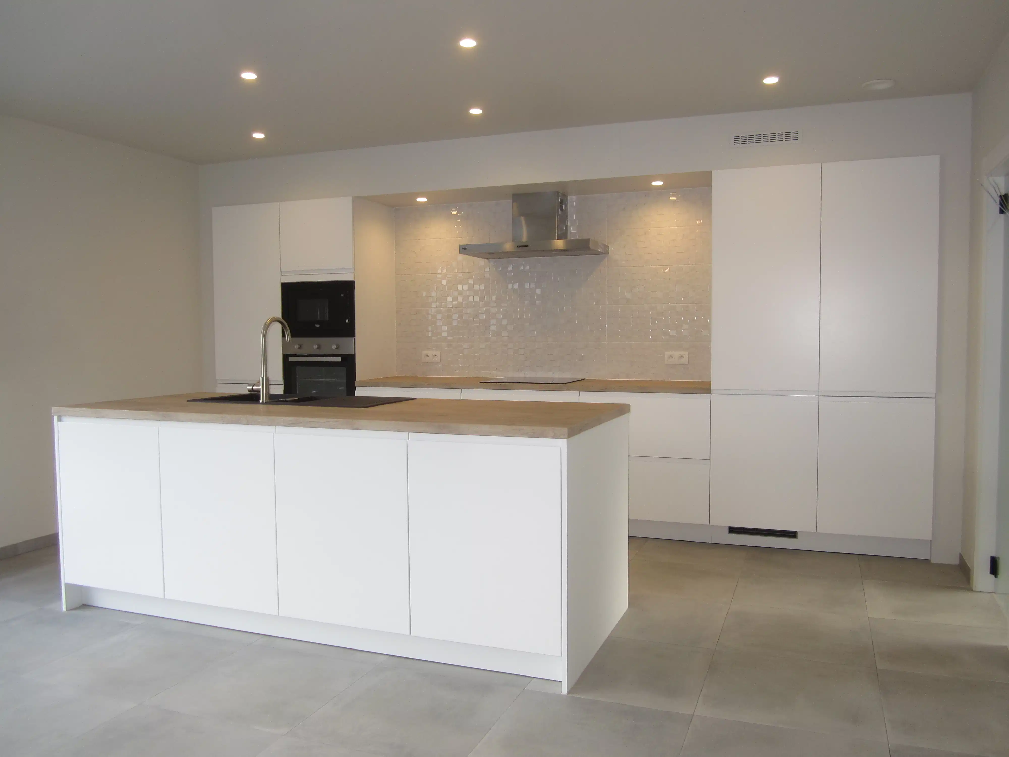 Prachtige nieuwbouwwoning van 195m² met terras v 40m², tuin, zonnepanelen en twee staanplaatsen. Aanrader! foto 10