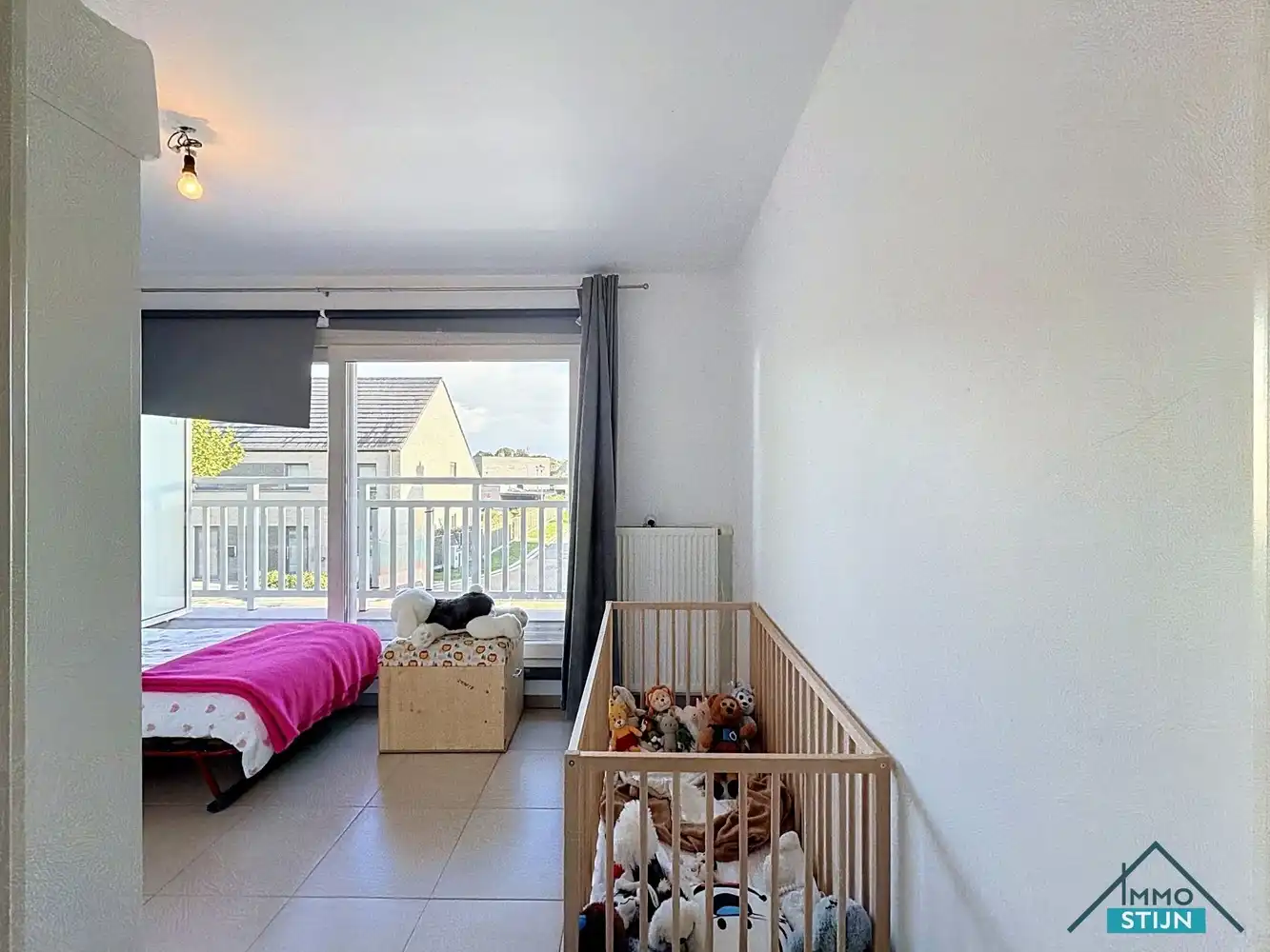 Lichtrijk appartement met twee slaapkamers en ruime garage foto 8