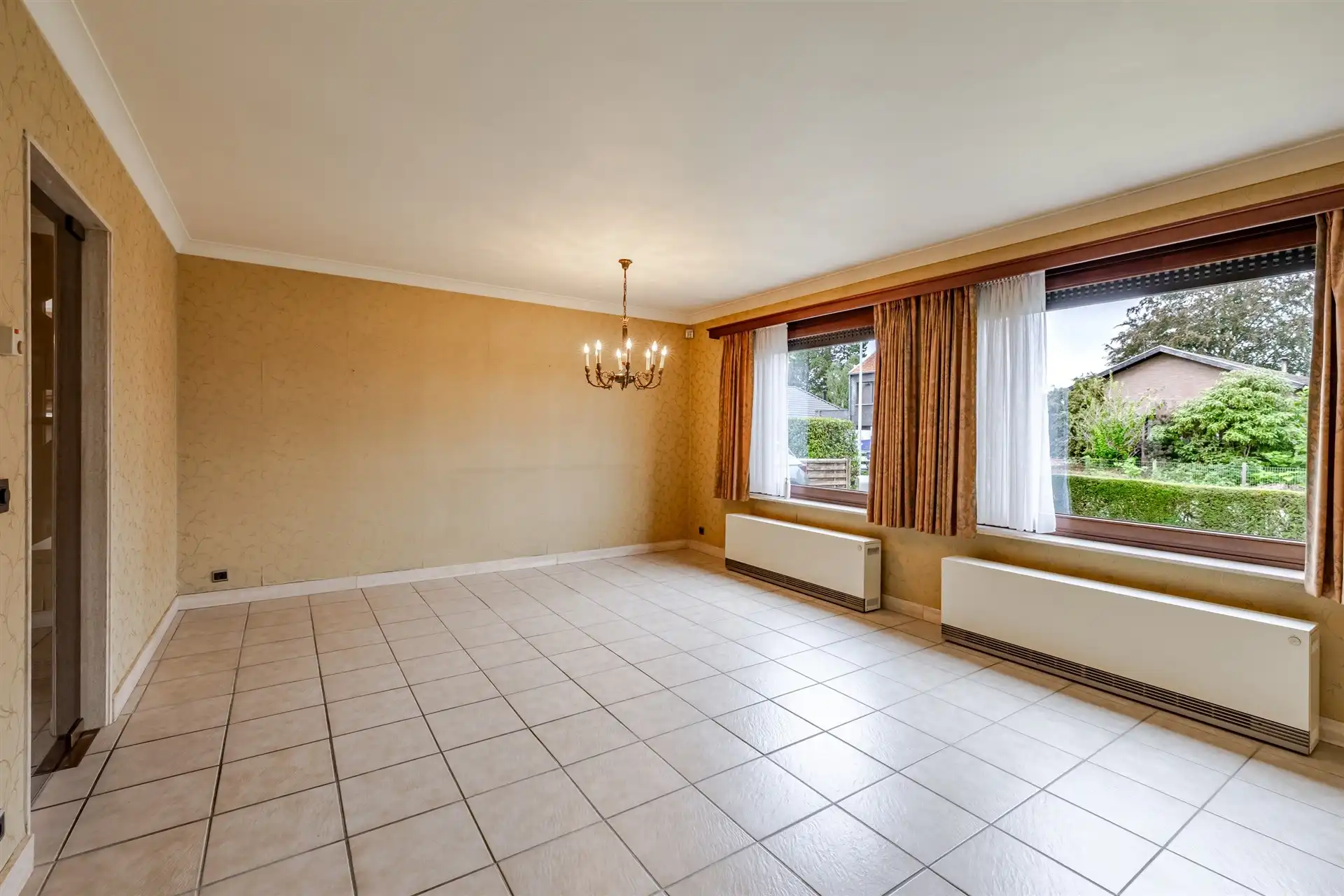 Halfopen bebouwing met 3 slaapkamers en ruime garage foto 8