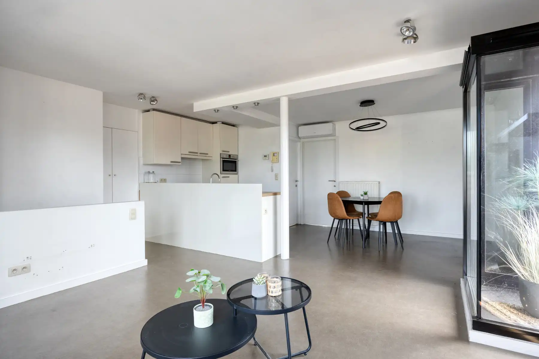 Lichtrijk instapklaar 1-slk appartement met ruim terras! foto 5