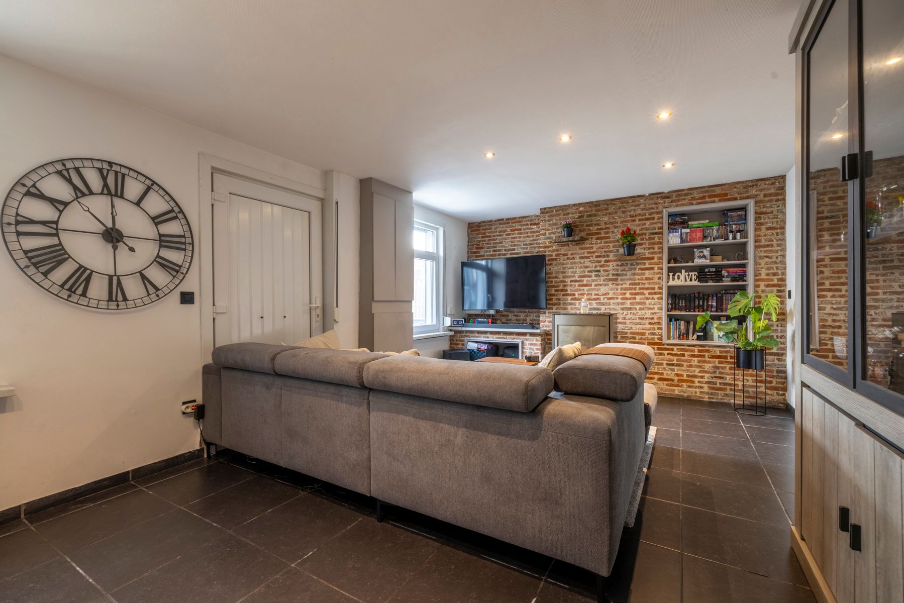 Woning met 2 slaapkamers, bureau en garage te koop! foto 9