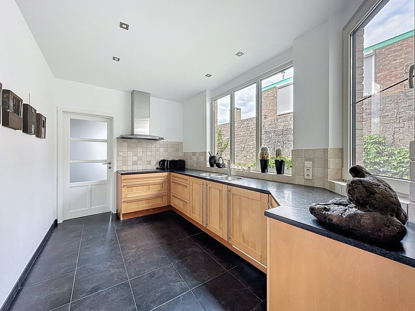 Gerenoveerde woning met zonnige tuin in het hartje van Koksijde-dorp. foto 4