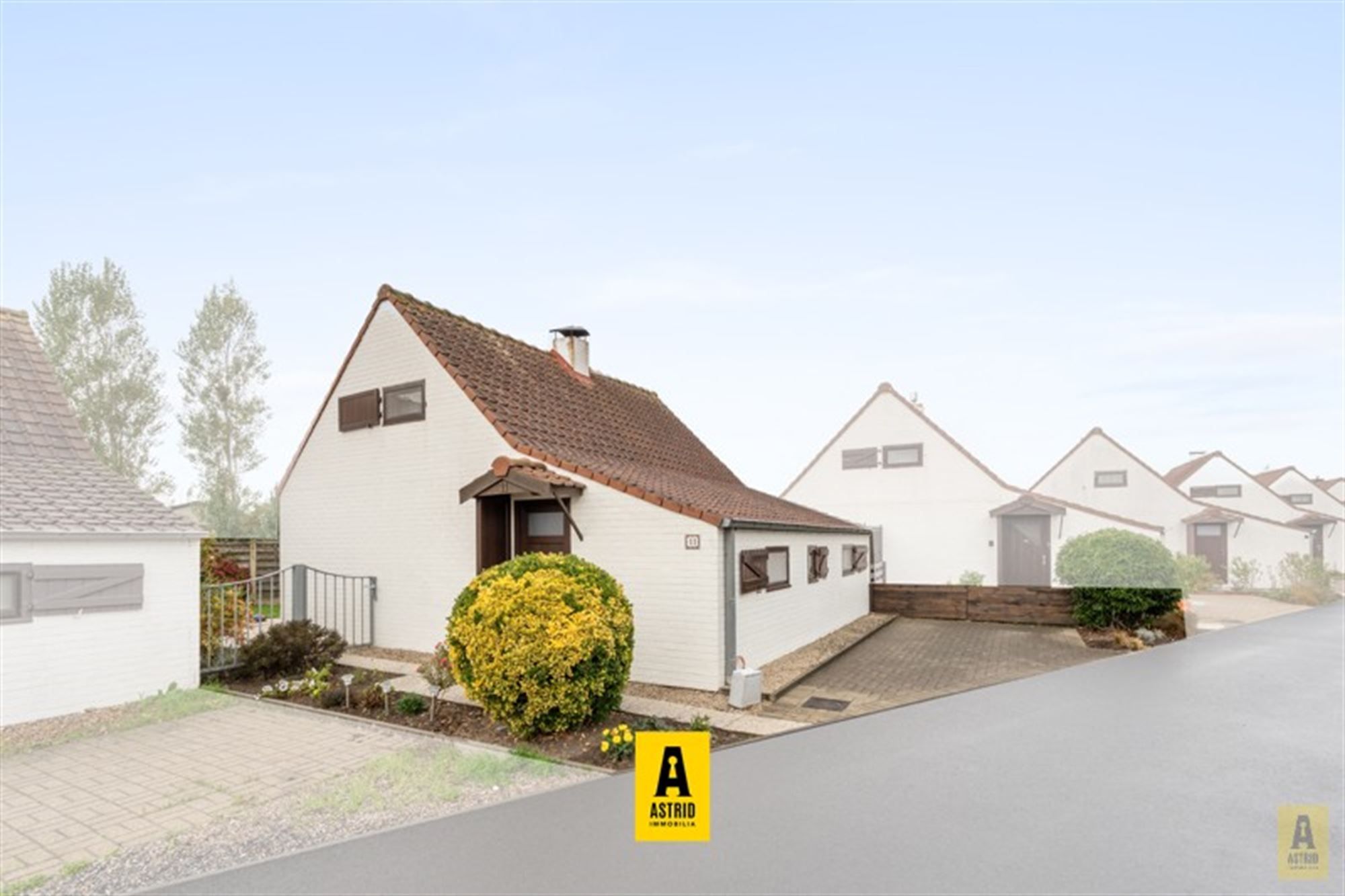 Instapklaar vakantiehuisje (3 slpks) met parkeerplaats vlakbij zee! foto 2