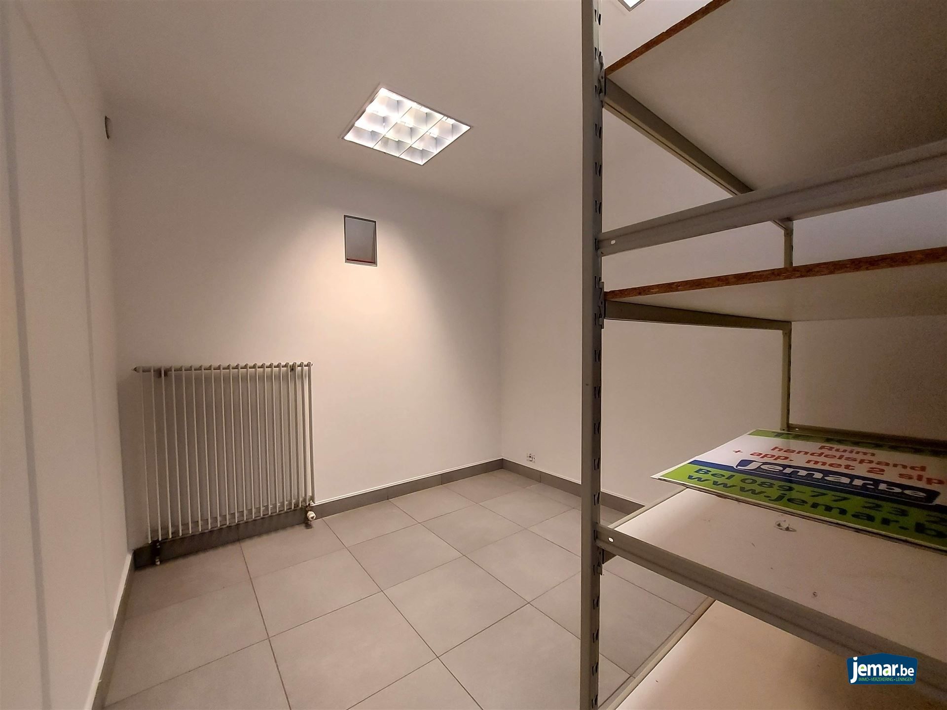 AANDELENOVERDRACHT: Handelspand met appartement foto 15