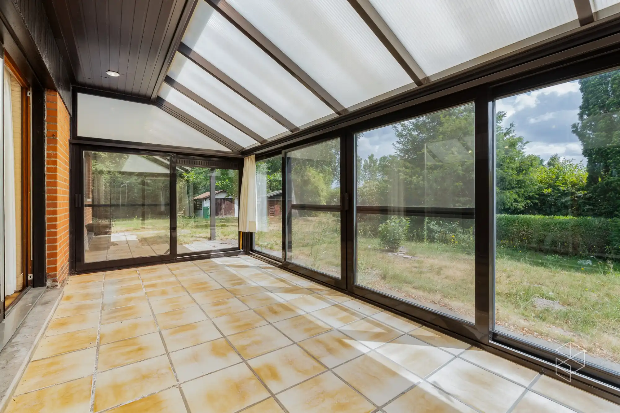 Centraal gelegen gelijkvloerse woning met royale tuin op 1636m² foto 7