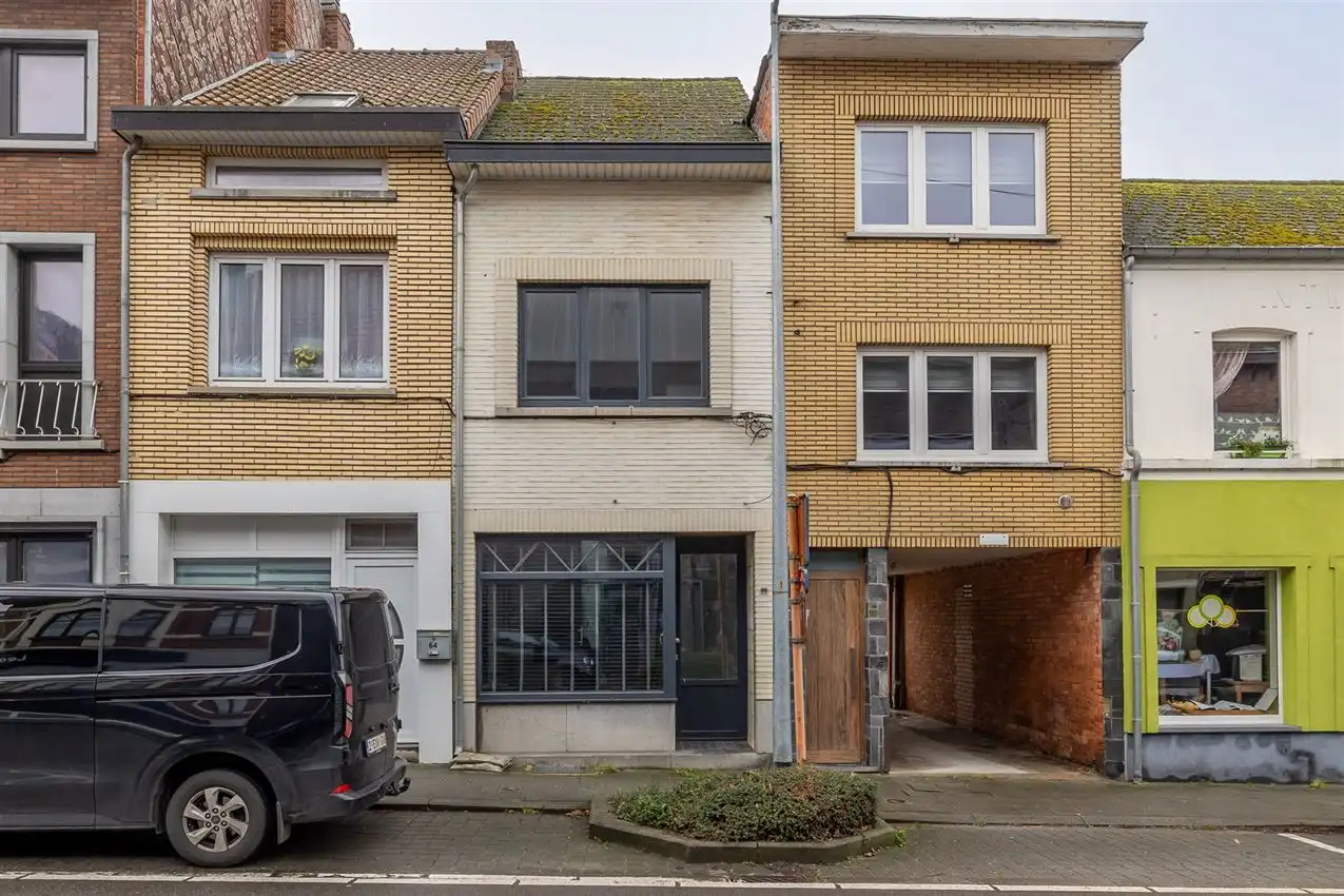 Stijlvol gerenoveerde stadswoning met 3 slk foto 2