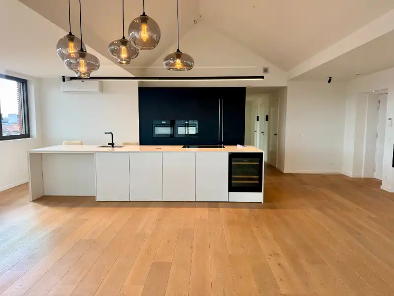 PENTHOUSE SERVICEFLAT MET 3 SLPK, 2 BADK, 2 TERRASSEN foto 2